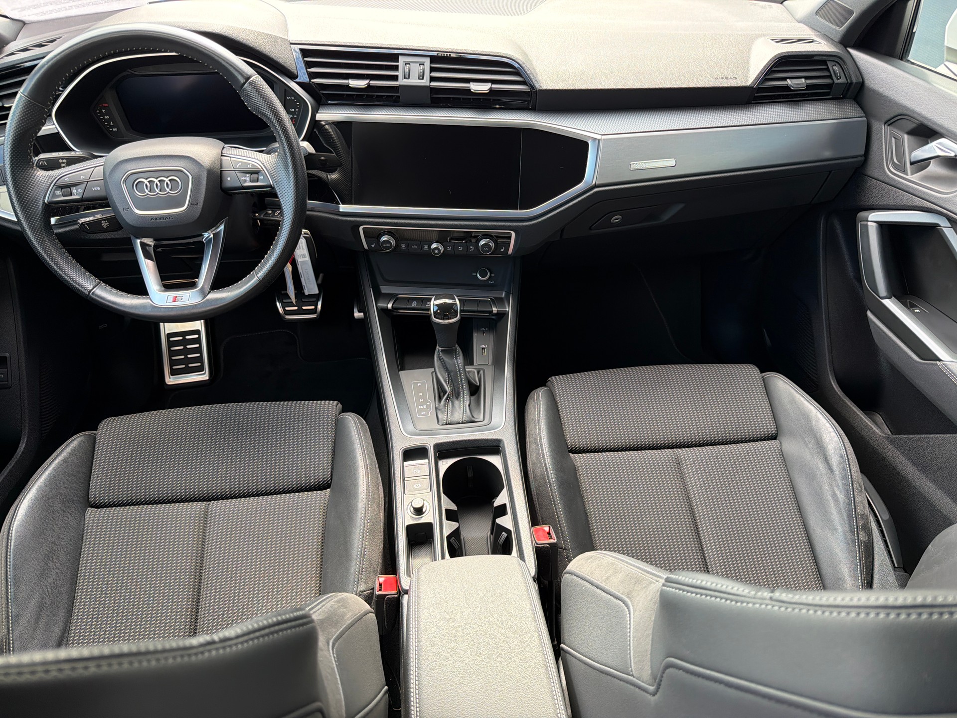 AUDI Q3 35 TDI S line S-tronic-image-10