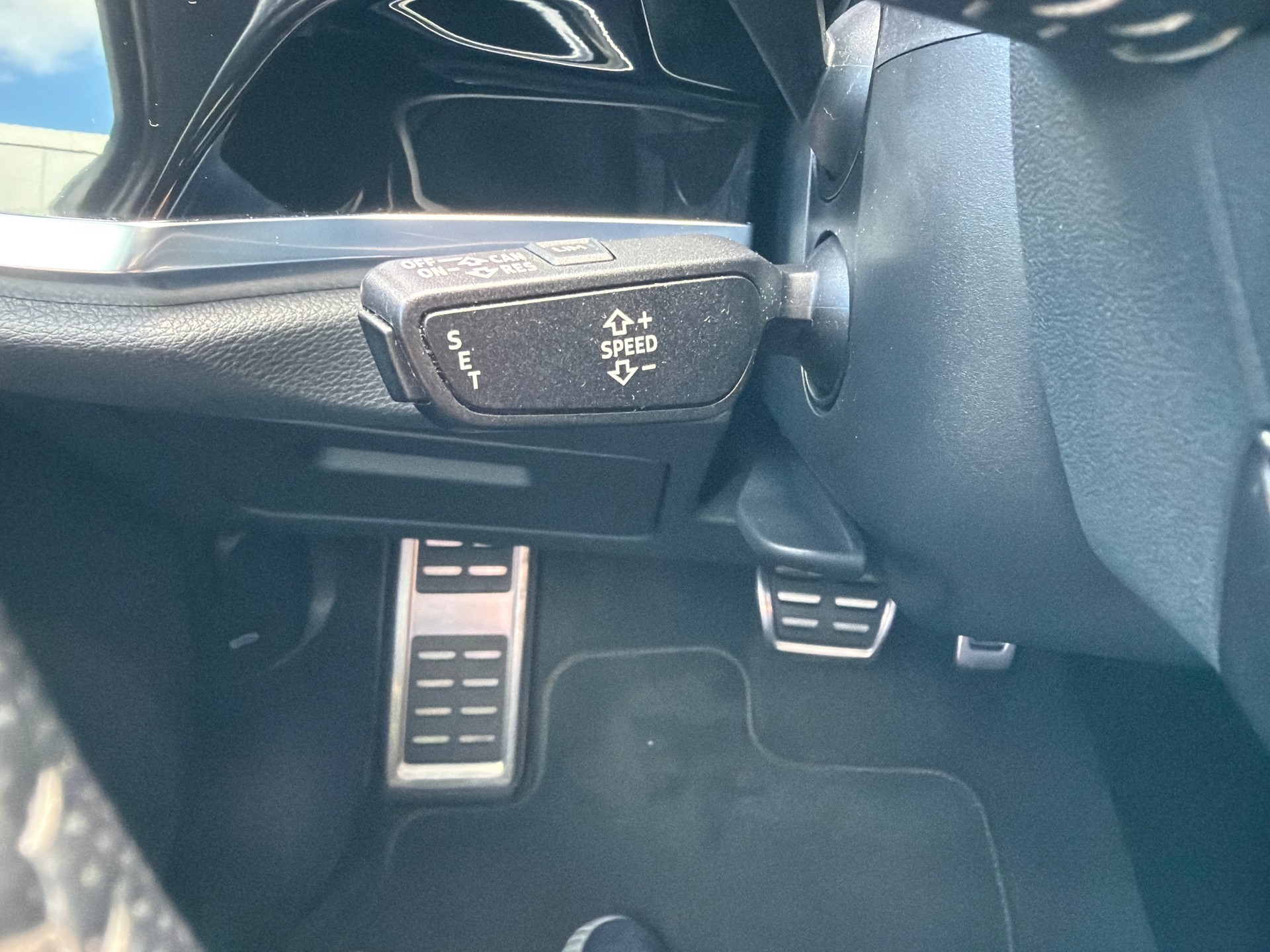 AUDI Q3 35 TDI S line S-tronic-image-17