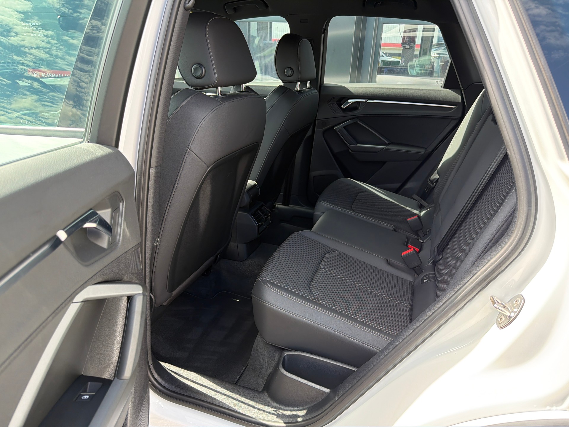 AUDI Q3 35 TDI S line S-tronic-image-7