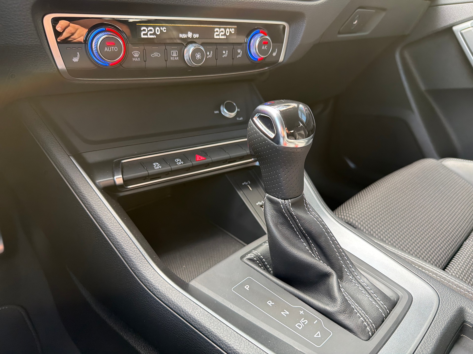 AUDI Q3 35 TDI S line S-tronic-image-14