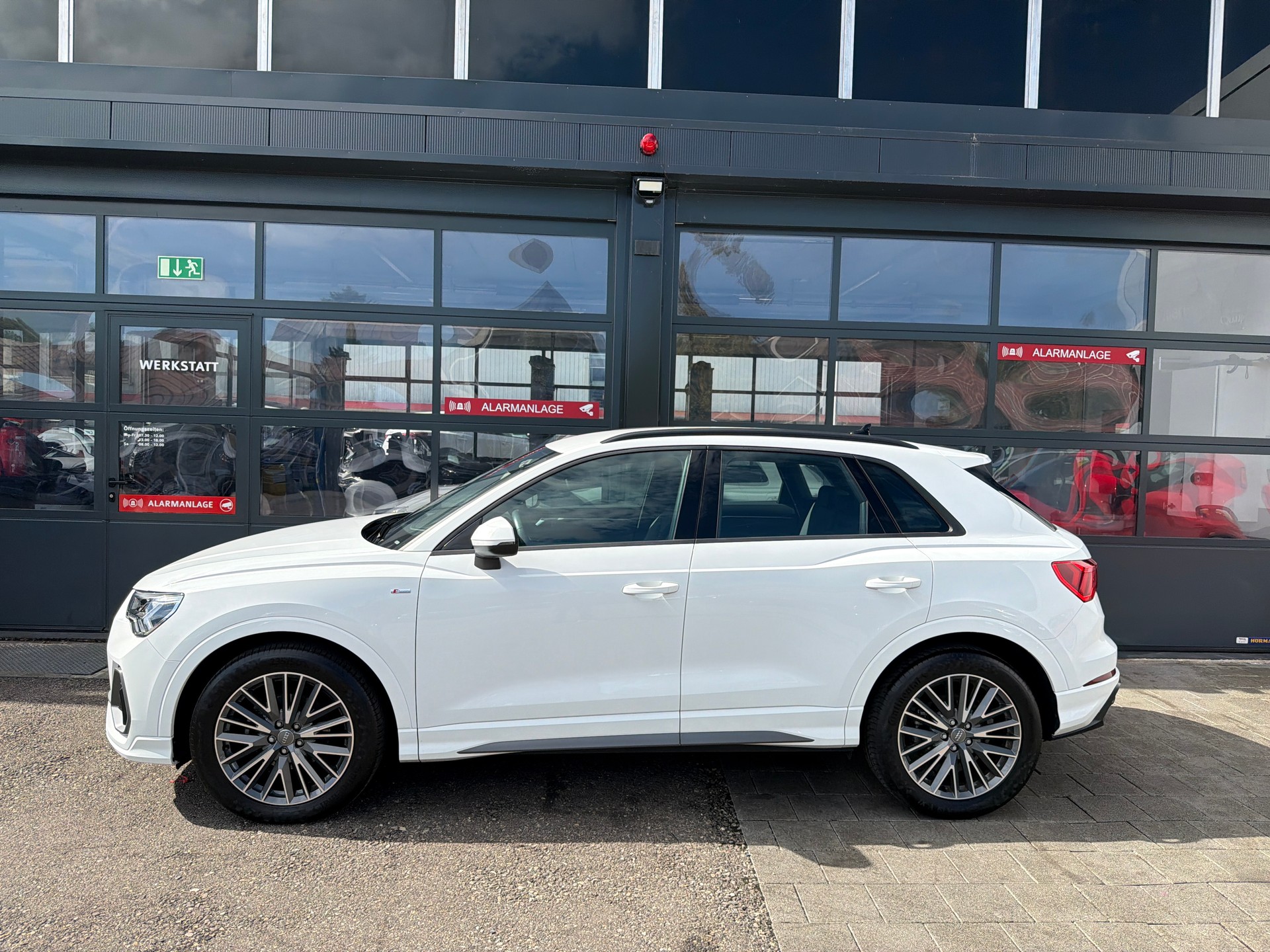 AUDI Q3 35 TDI S line S-tronic-showroom-element-2