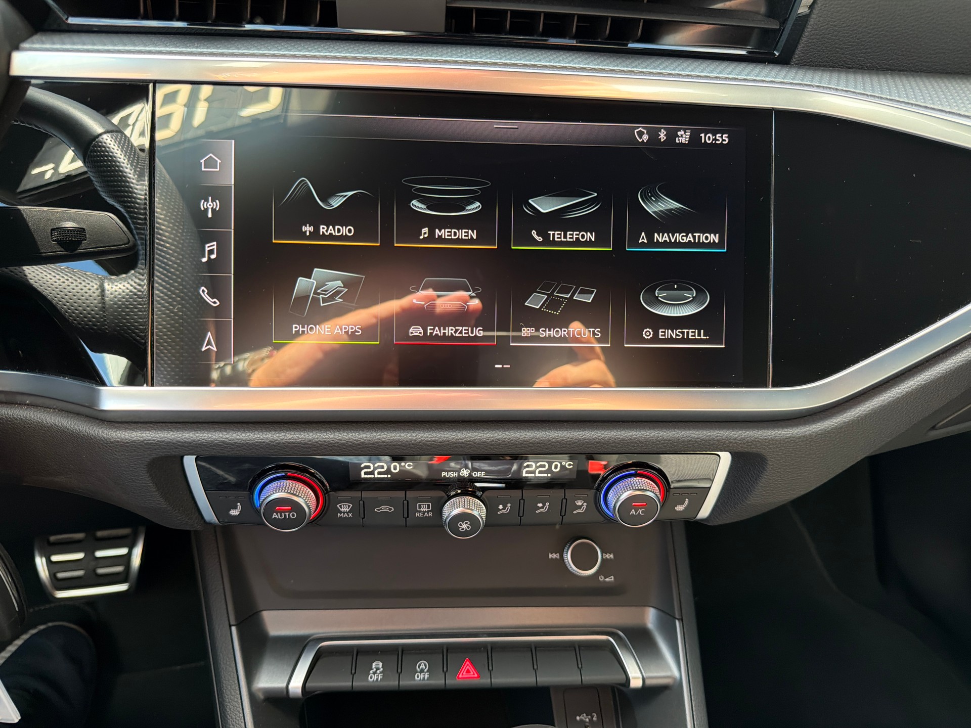 AUDI Q3 35 TDI S line S-tronic-image-12