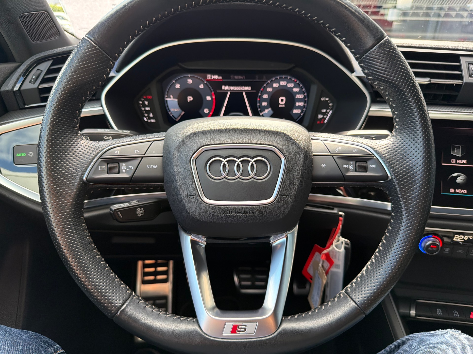 AUDI Q3 35 TDI S line S-tronic-image-15
