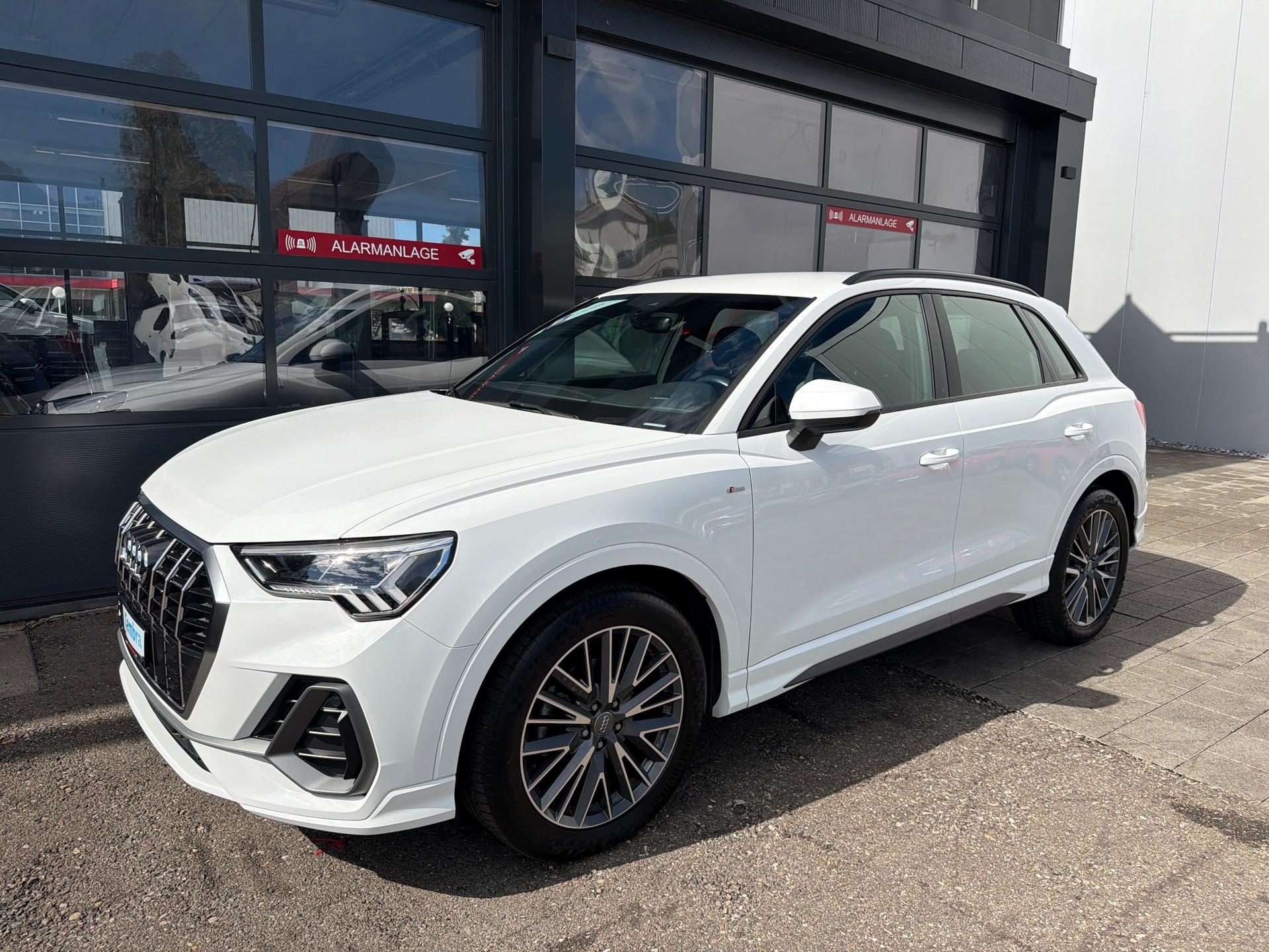 AUDI Q3 35 TDI S line S-tronic-showroom-element-1