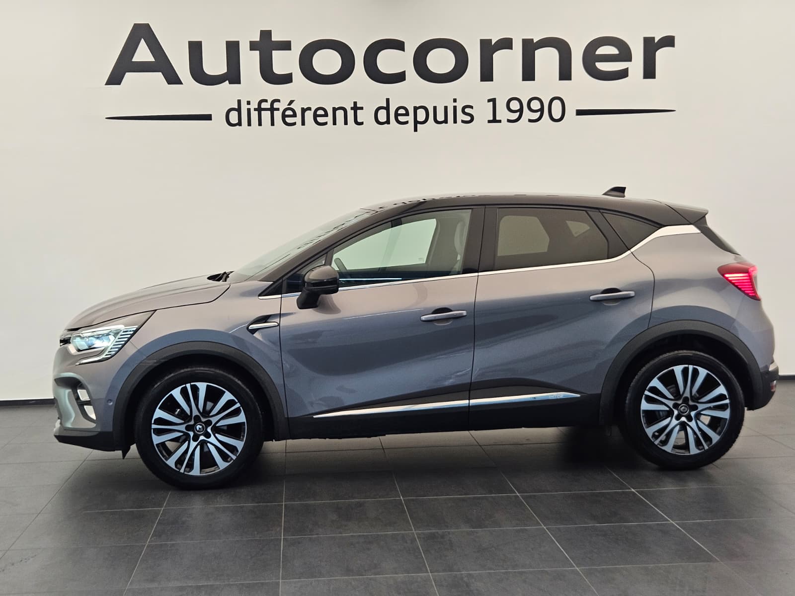 RENAULT Captur 1.3 TCe Initiale EDC-showroom-element-1