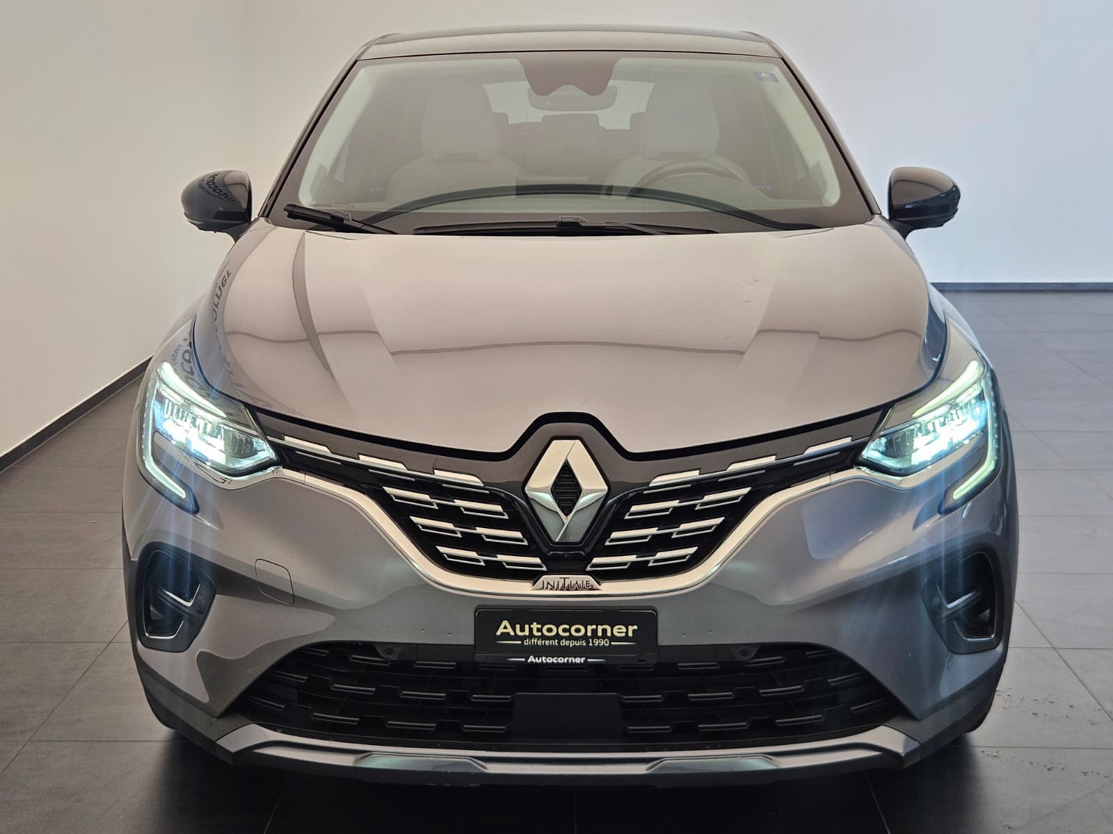 RENAULT Captur 1.3 TCe Initiale EDC-showroom-element-2