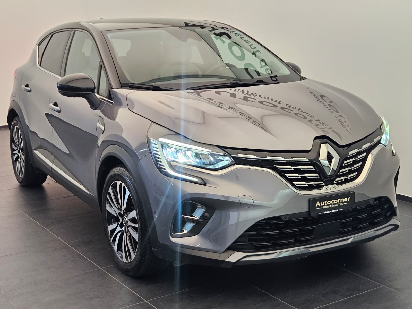 RENAULT Captur 1.3 TCe Initiale EDC-showroom-element-3