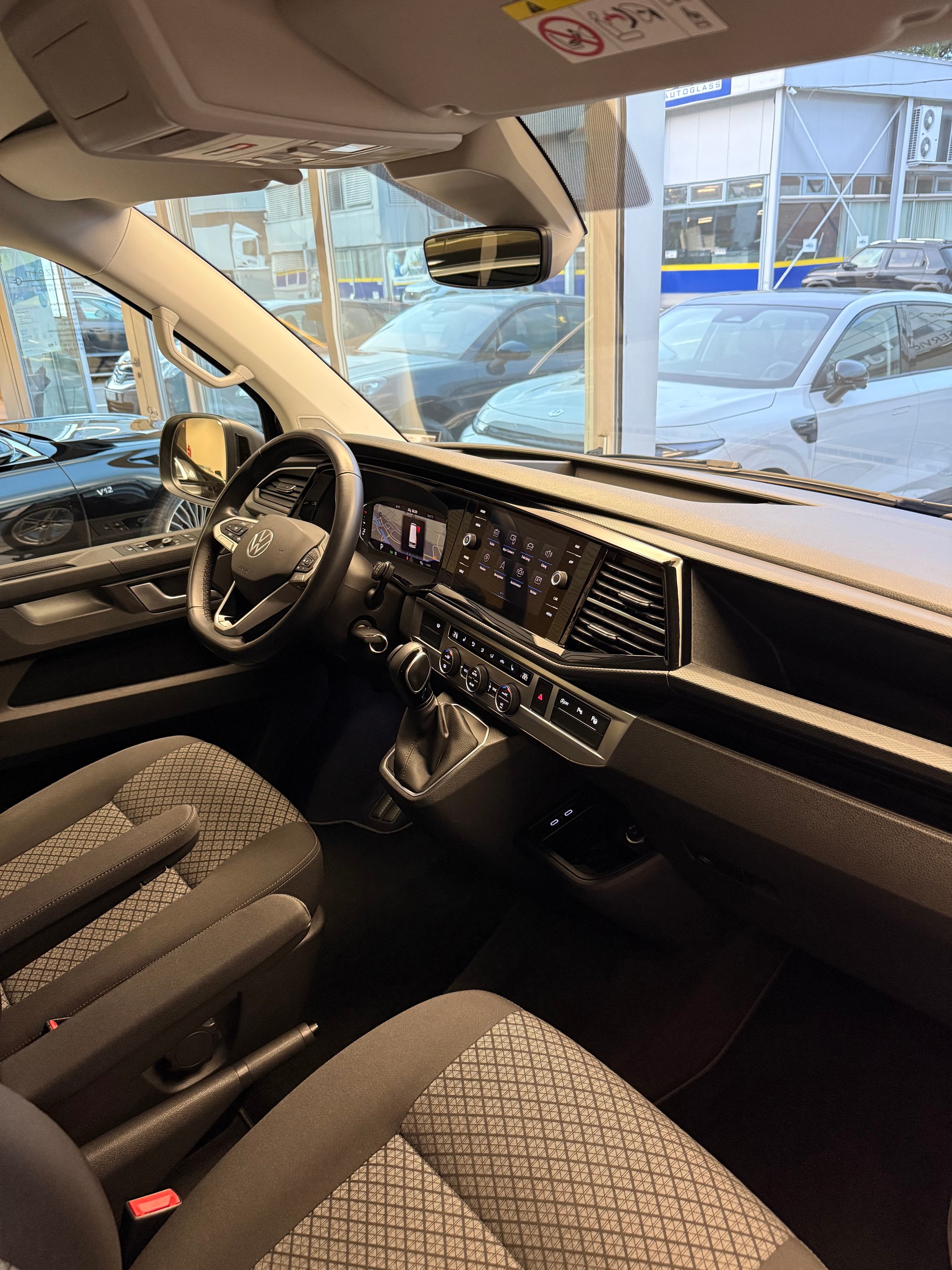 VW T6.1 Multivan 2.0 TDI Trendline Liberty 4Motion DSG-image-14