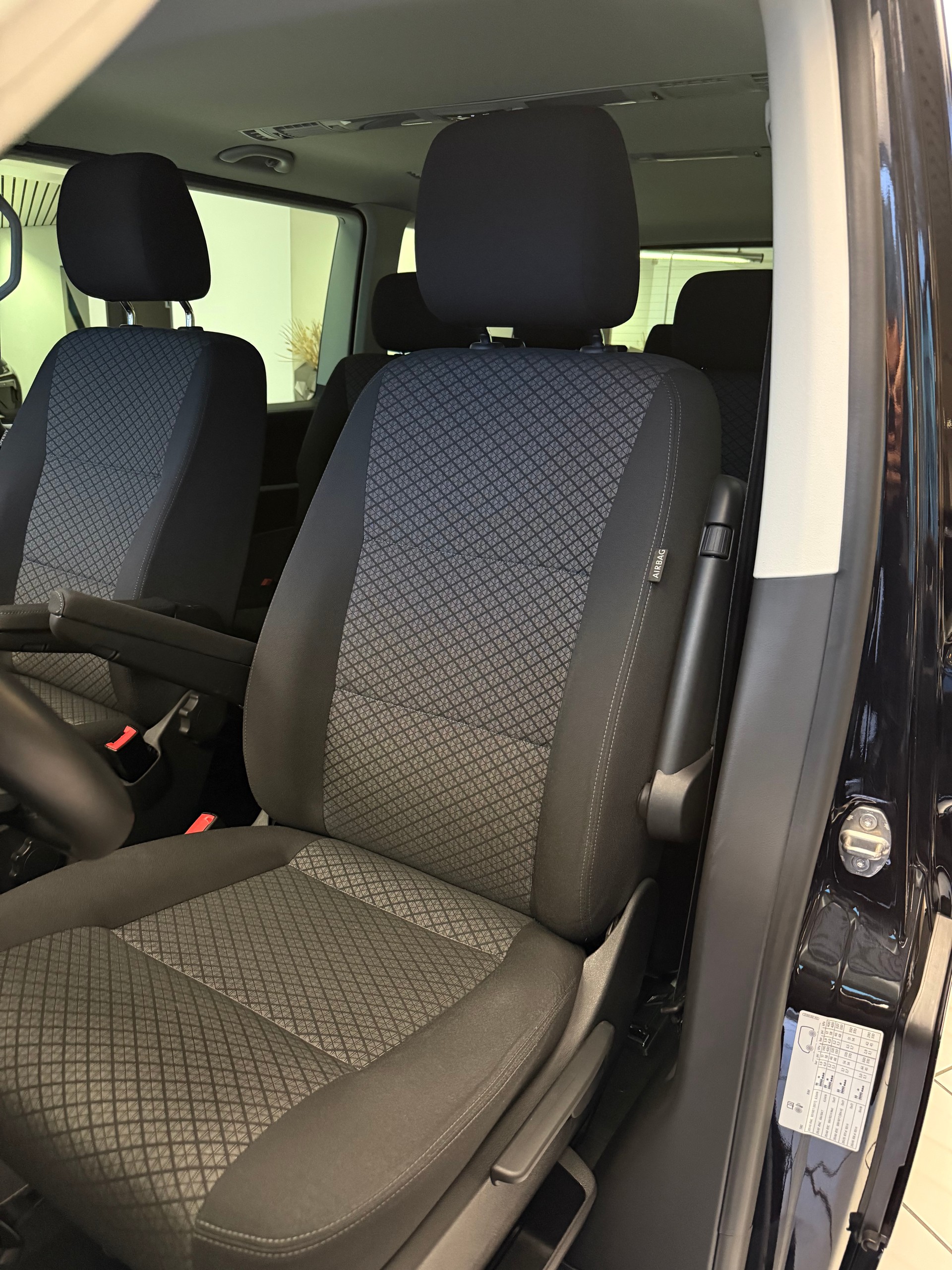 VW T6.1 Multivan 2.0 TDI Trendline Liberty 4Motion DSG-image-5