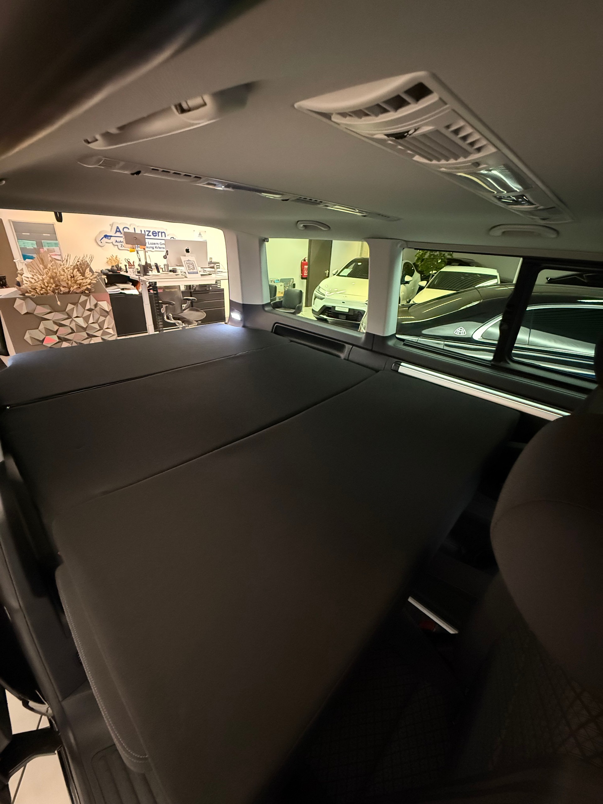VW T6.1 Multivan 2.0 TDI Trendline Liberty 4Motion DSG-image-12