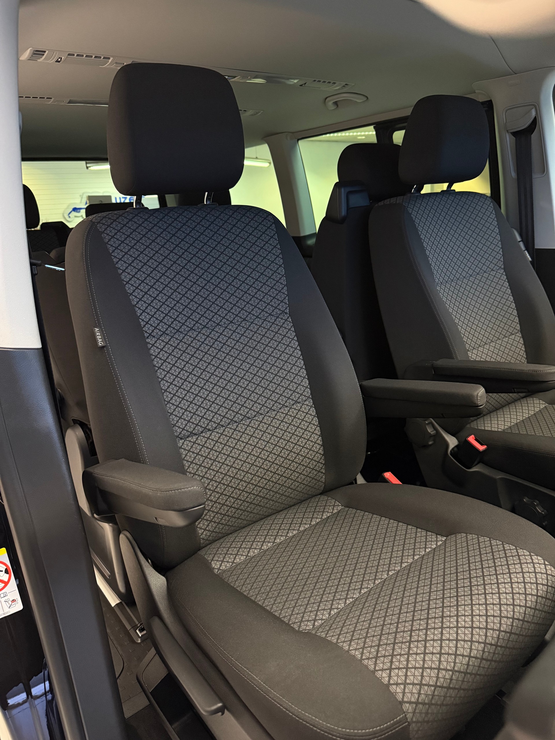 VW T6.1 Multivan 2.0 TDI Trendline Liberty 4Motion DSG-image-13
