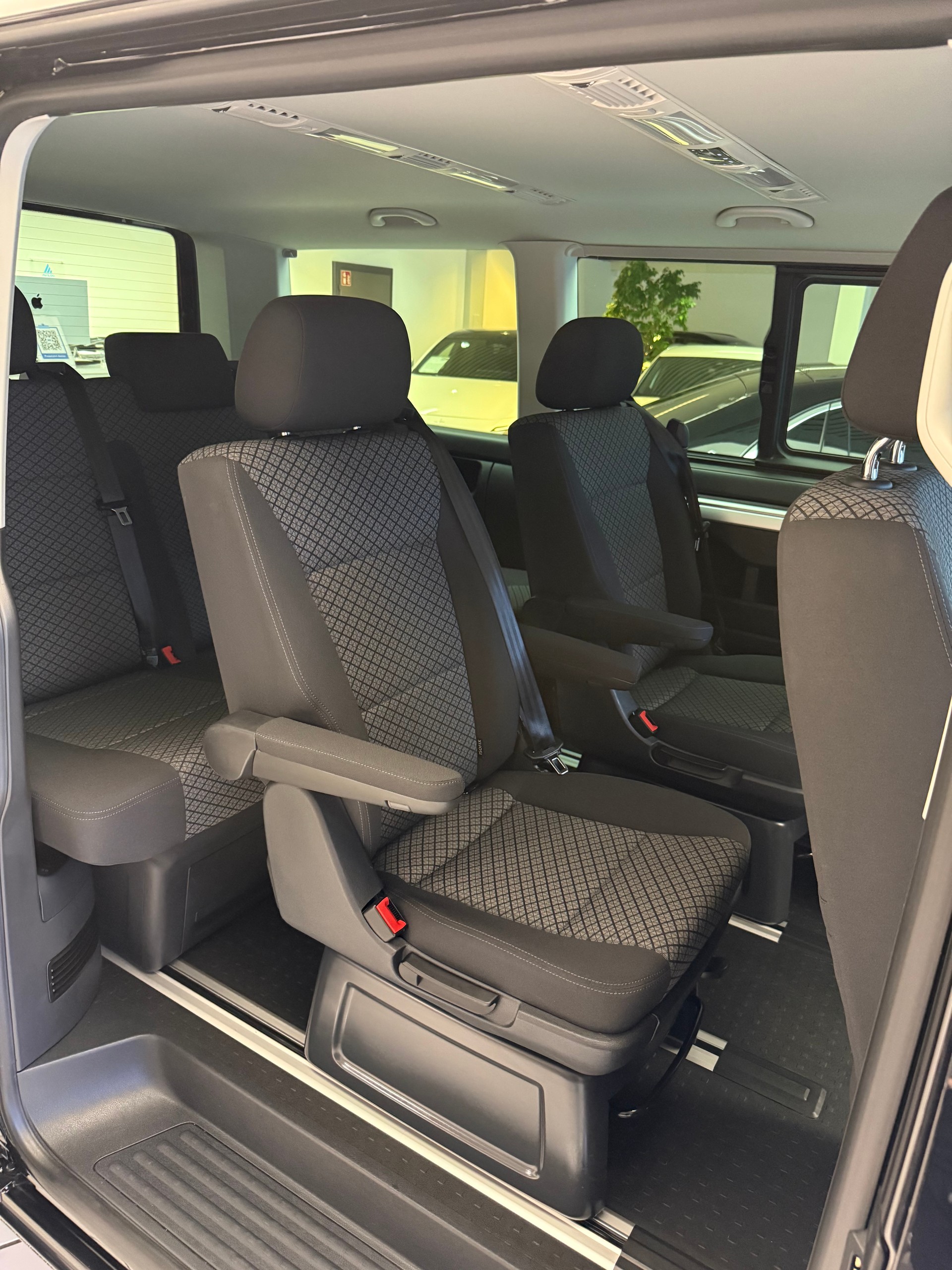 VW T6.1 Multivan 2.0 TDI Trendline Liberty 4Motion DSG-image-7