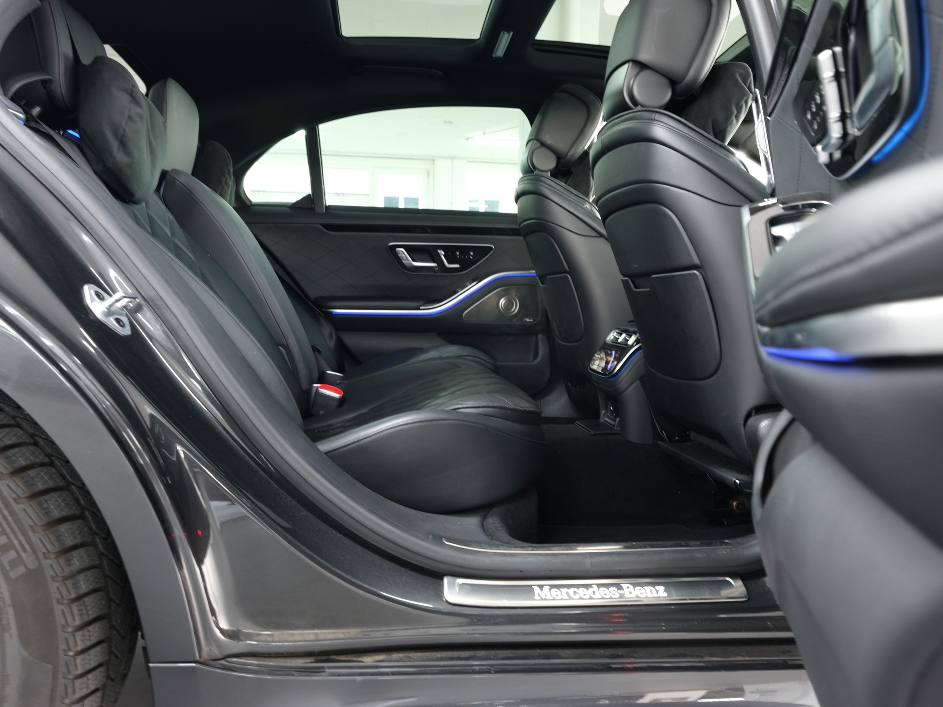 MERCEDES-BENZ S 500 4Matic AMG Line 9G-Tronic *Burmester* *360 Kamera* *Designo*-image-29