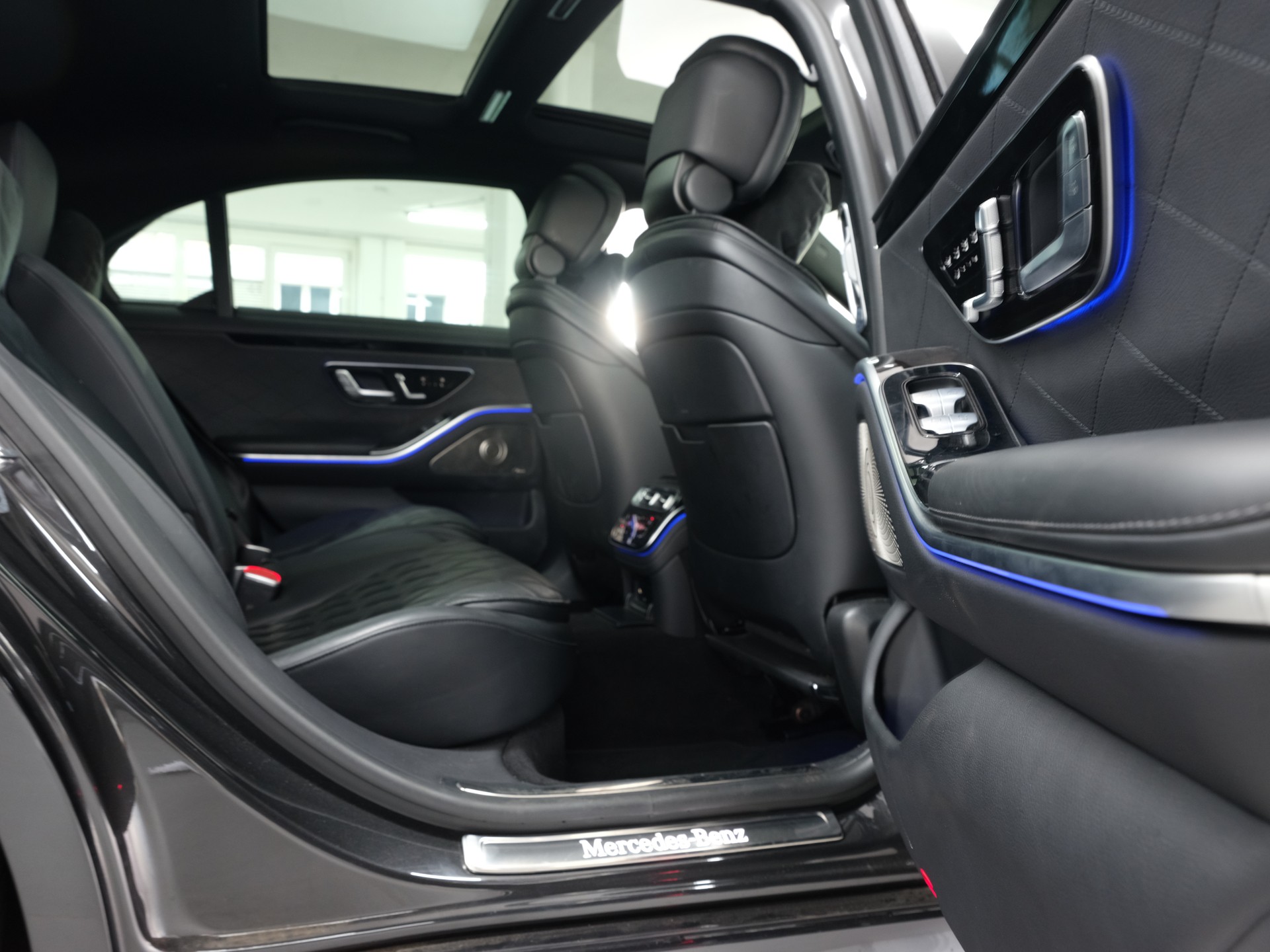 MERCEDES-BENZ S 500 4Matic AMG Line 9G-Tronic *Burmester* *360 Kamera* *Designo*-image-28