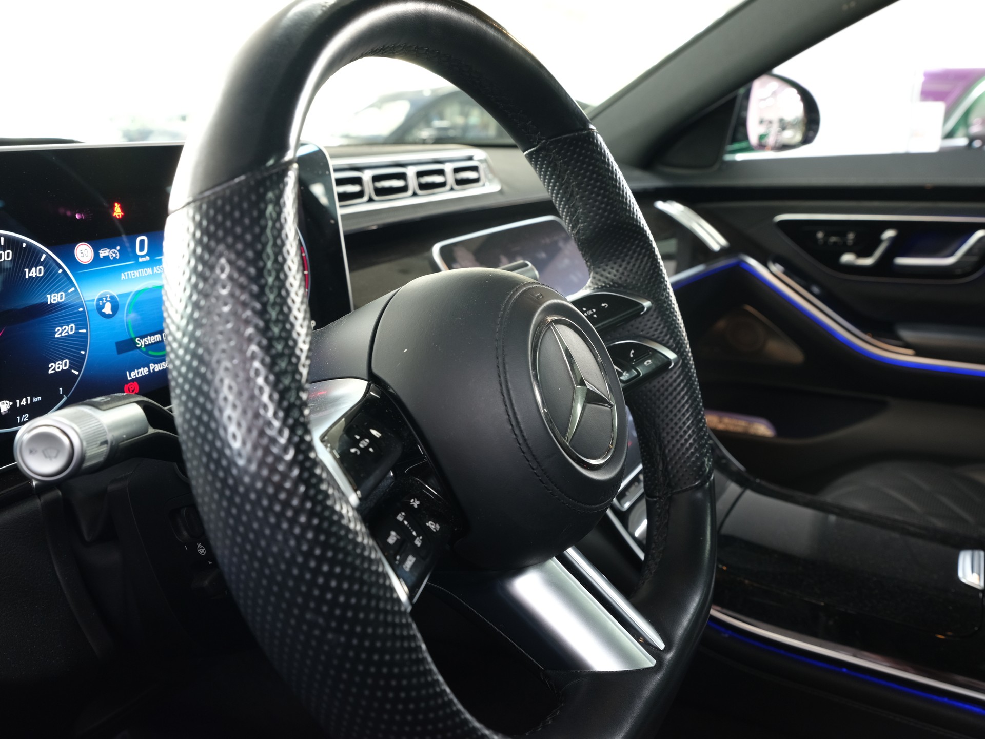 MERCEDES-BENZ S 500 4Matic AMG Line 9G-Tronic *Burmester* *360 Kamera* *Designo*-image-24