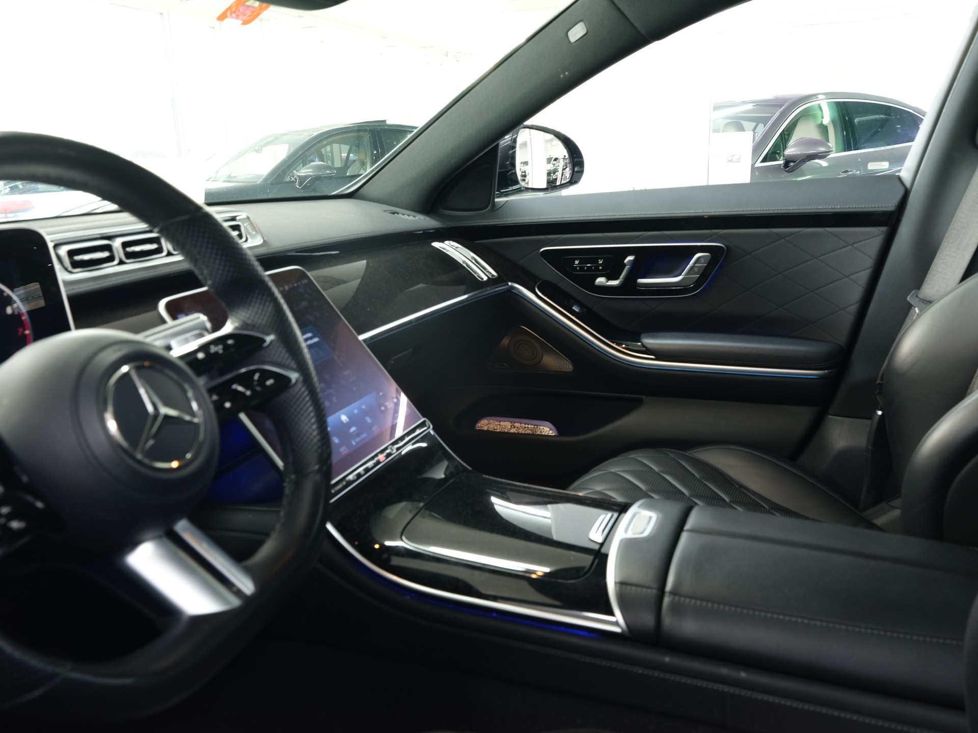 MERCEDES-BENZ S 500 4Matic AMG Line 9G-Tronic *Burmester* *360 Kamera* *Designo*-image-22