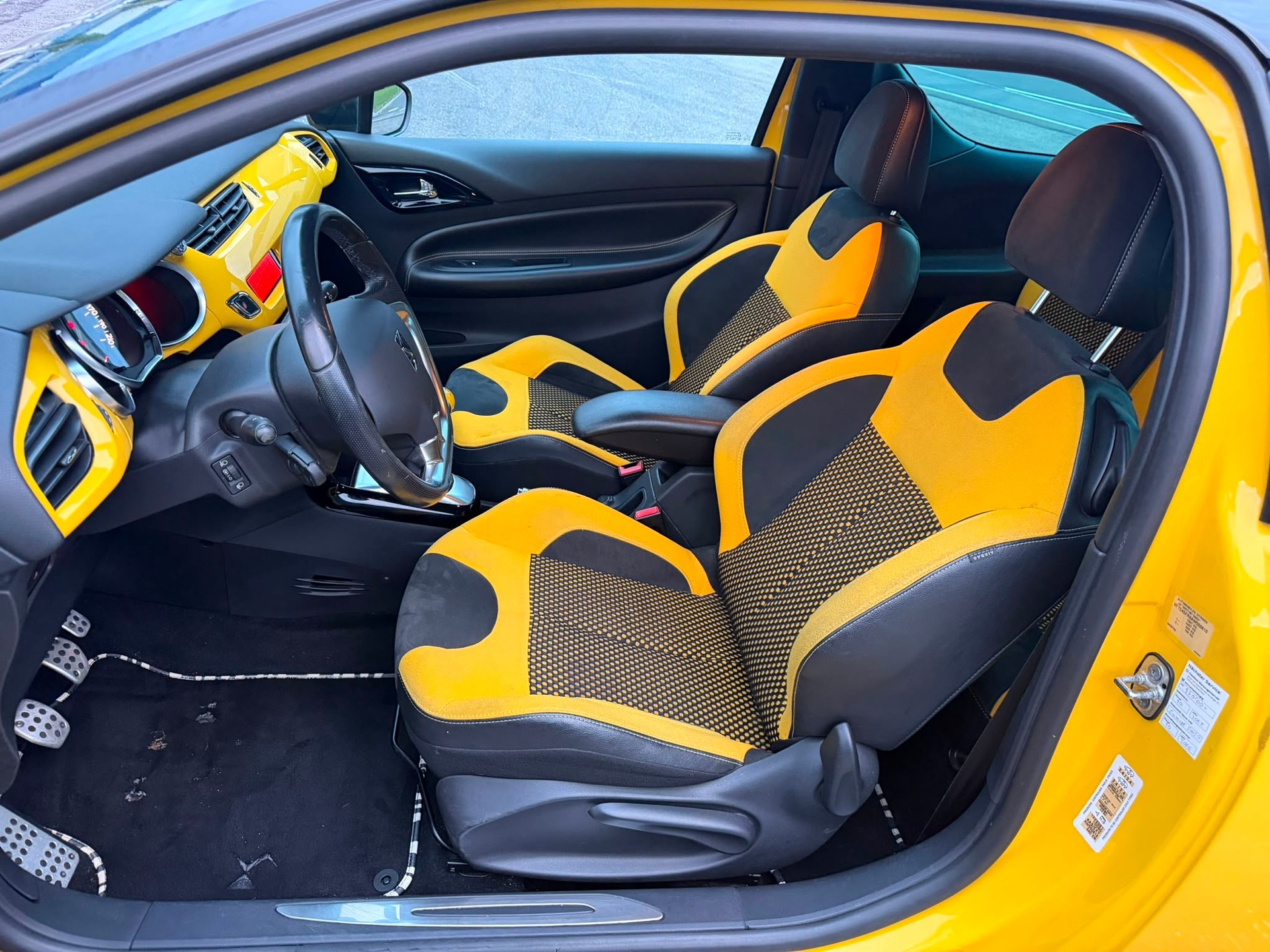 DS AUTOMOBILES DS3 1.6 THP Sport Chic-image-9
