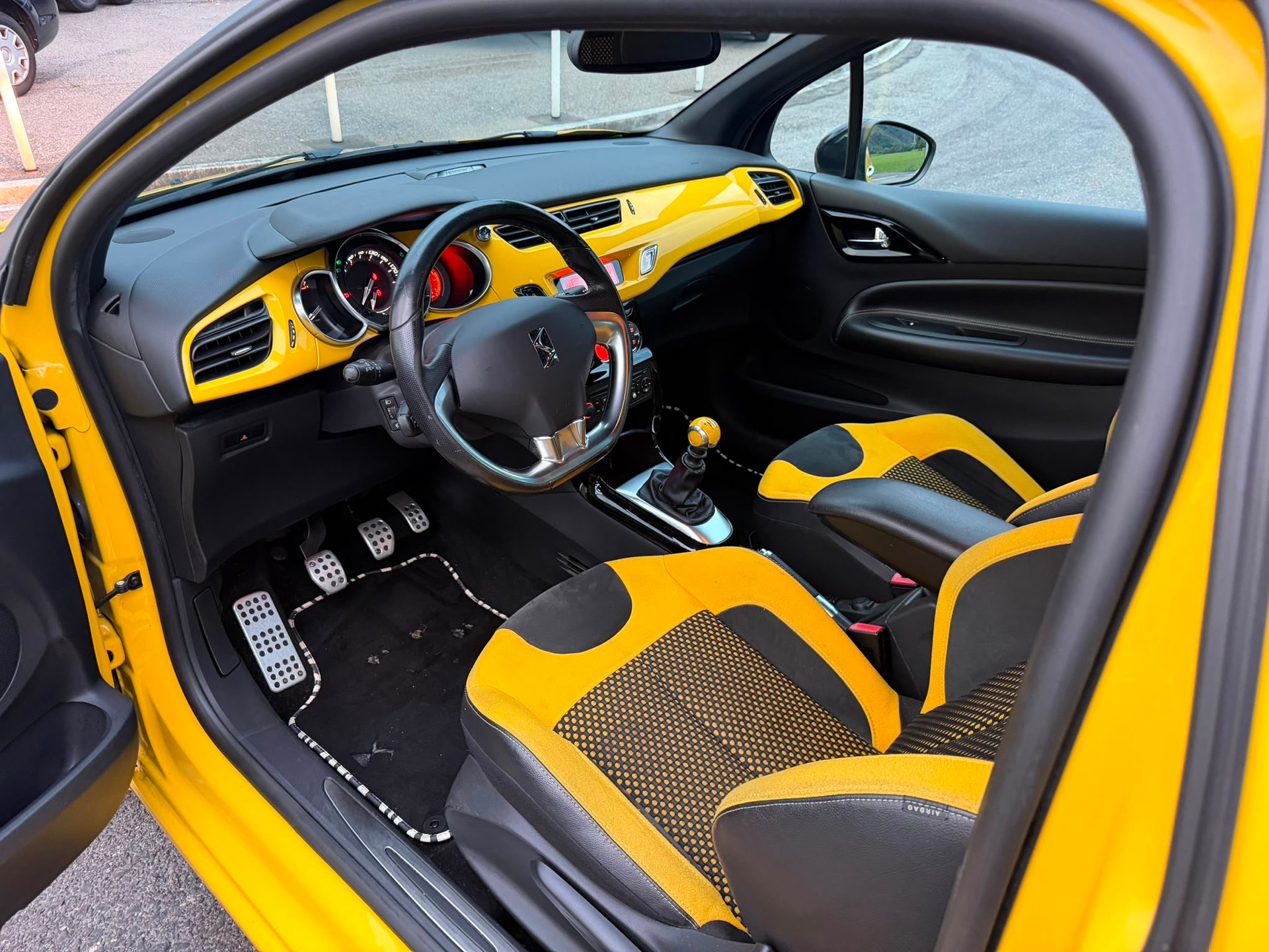 DS AUTOMOBILES DS3 1.6 THP Sport Chic-image-5