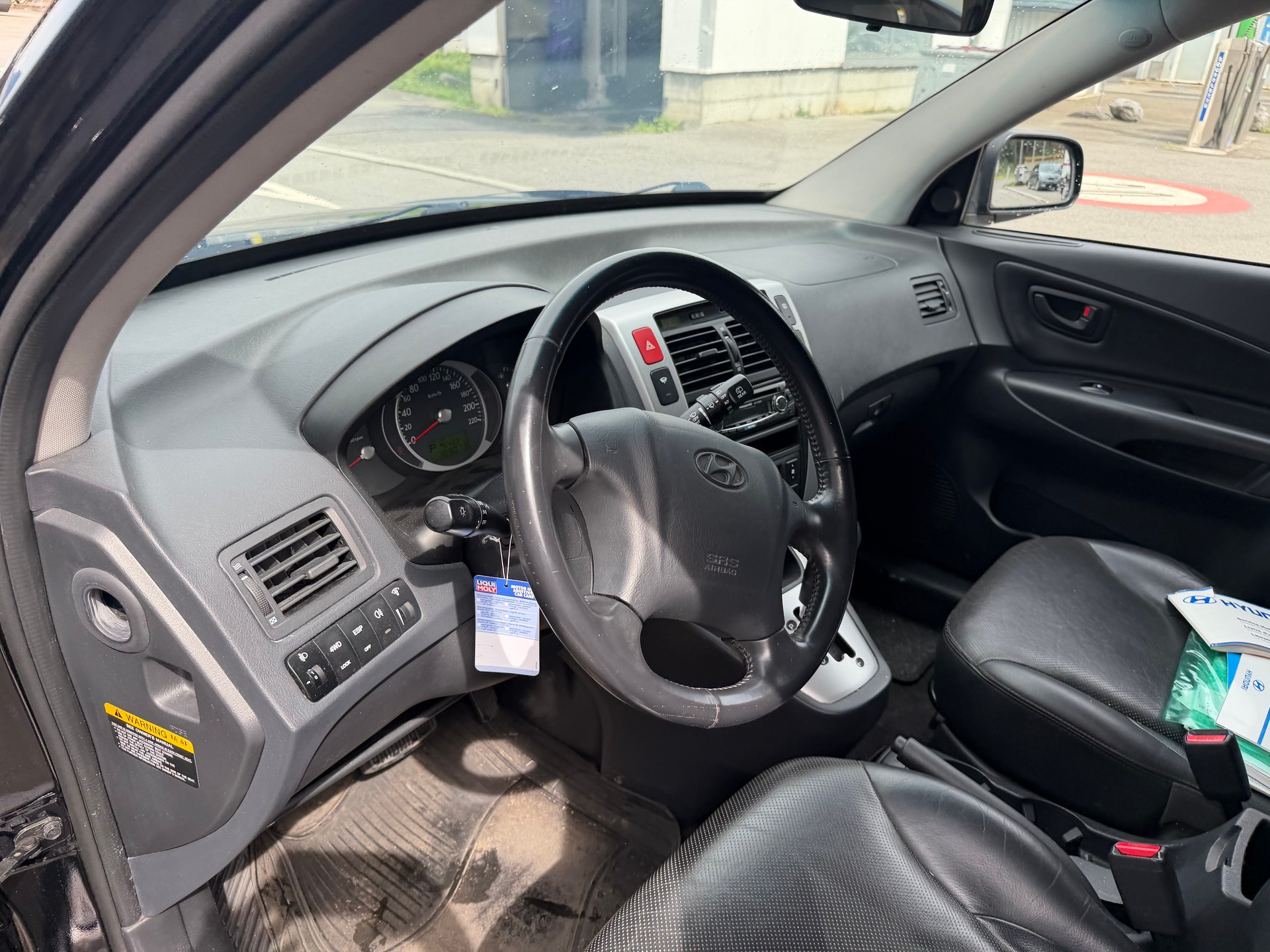 HYUNDAI Tucson 2.7 V6 Premium 4WD-image-14