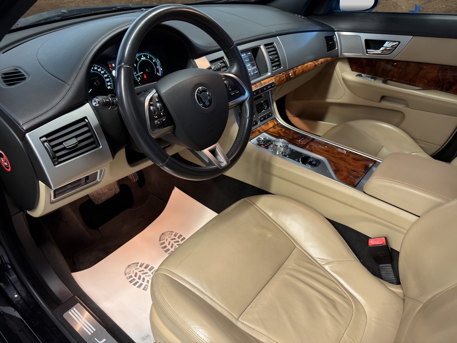 JAGUAR XF 3.0 V6 S/C 4x4-image-7