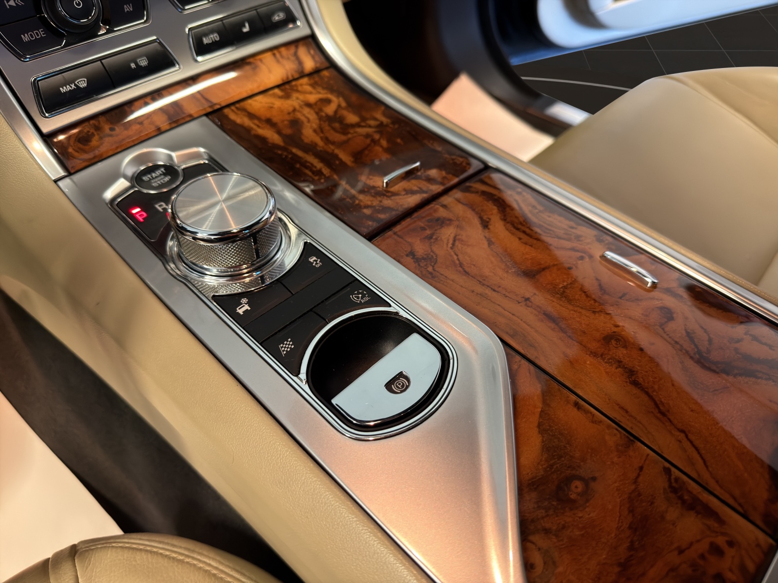 JAGUAR XF 3.0 V6 S/C 4x4-image-10