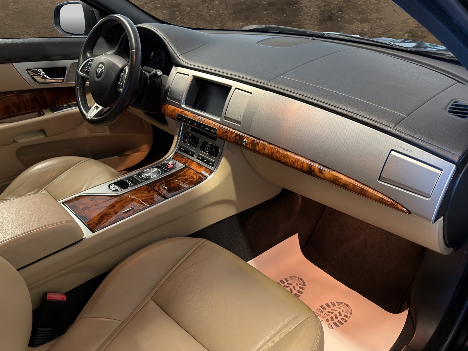 JAGUAR XF 3.0 V6 S/C 4x4-image-12