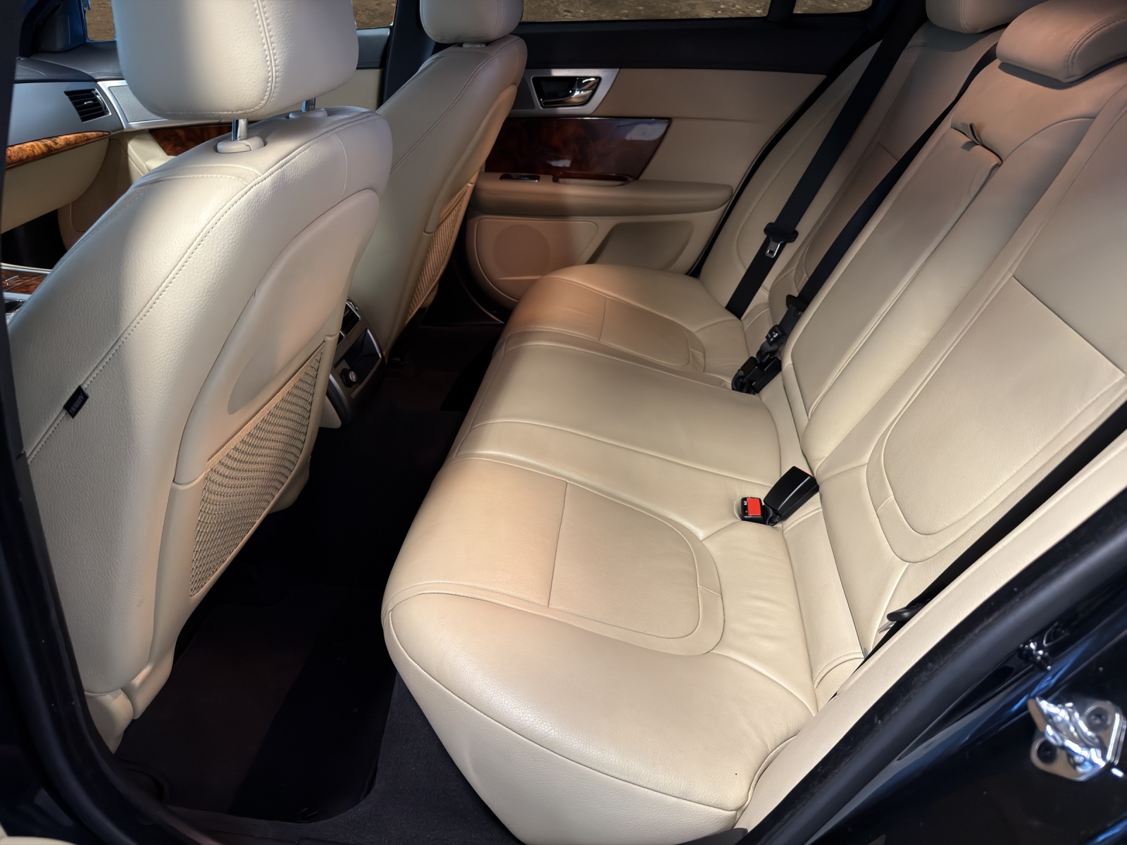 JAGUAR XF 3.0 V6 S/C 4x4-image-13