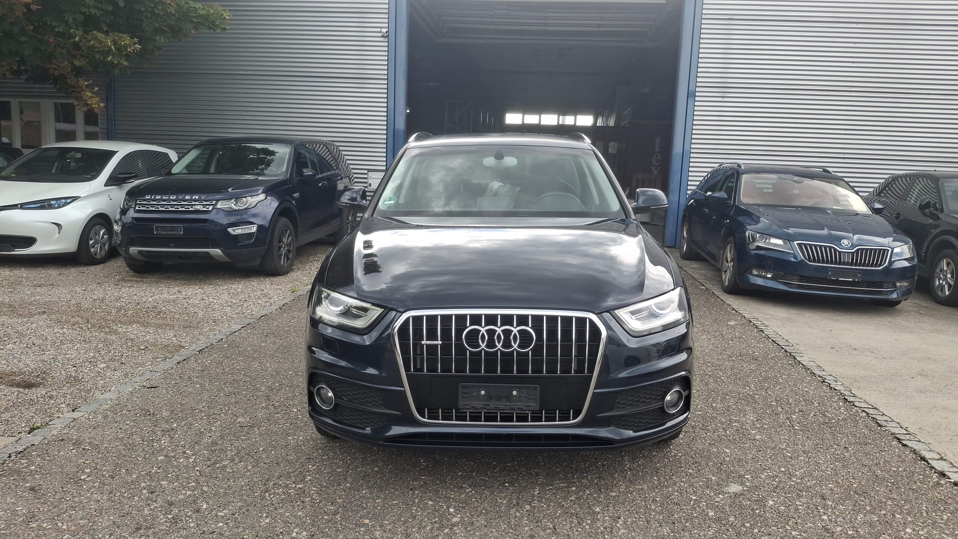 AUDI Q3 2.0 TDI quattro S-tronic-image-3