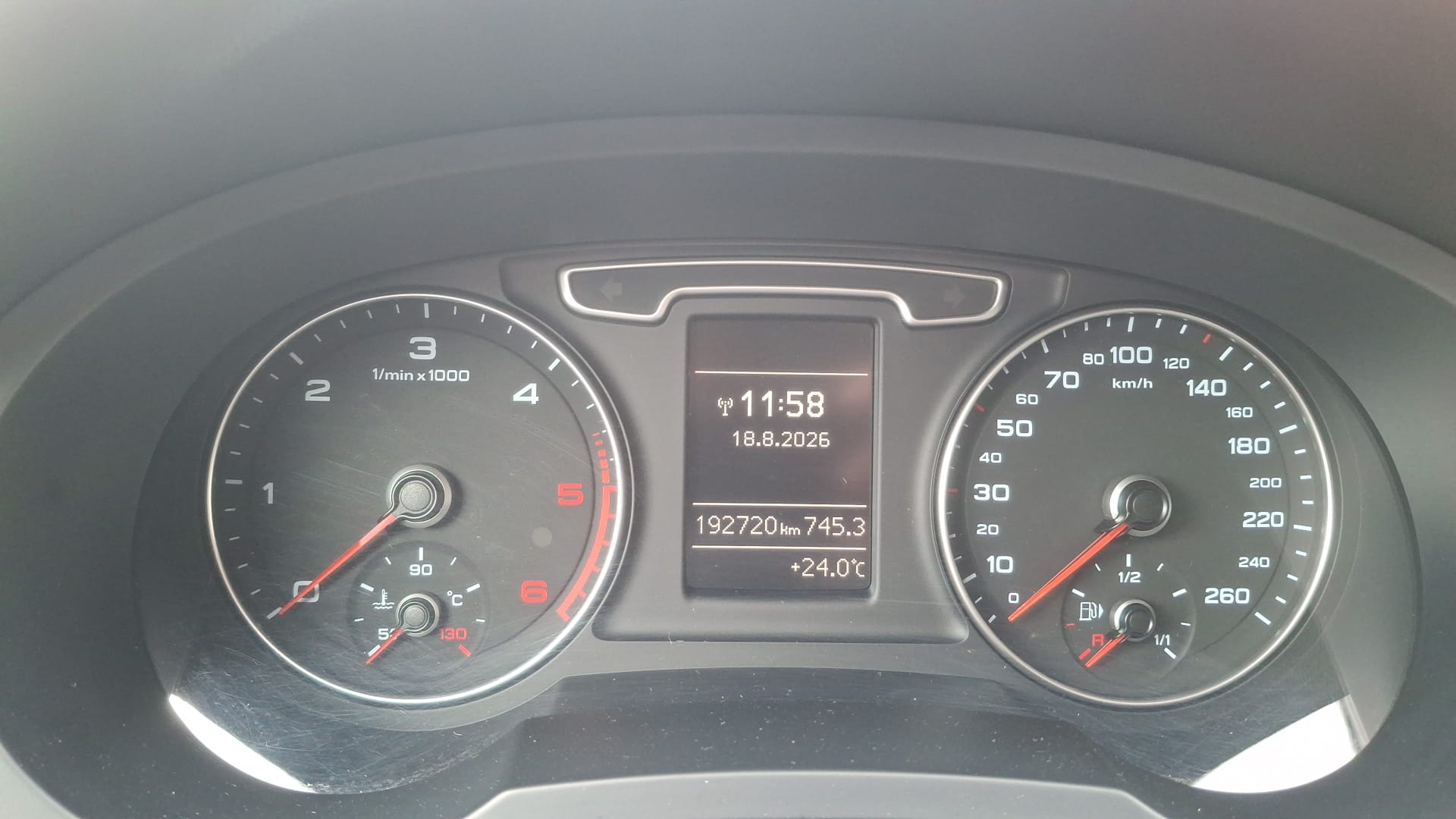AUDI Q3 2.0 TDI quattro S-tronic-image-9