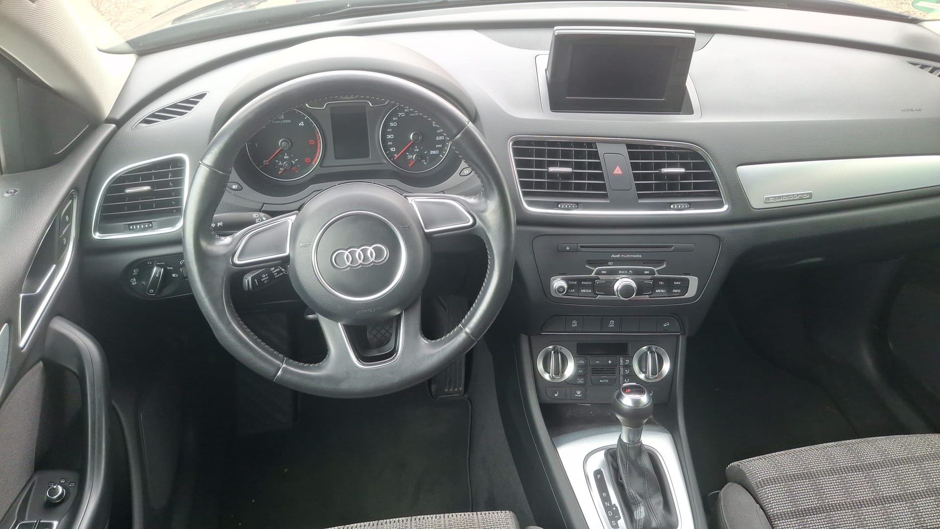 AUDI Q3 2.0 TDI quattro S-tronic-image-8