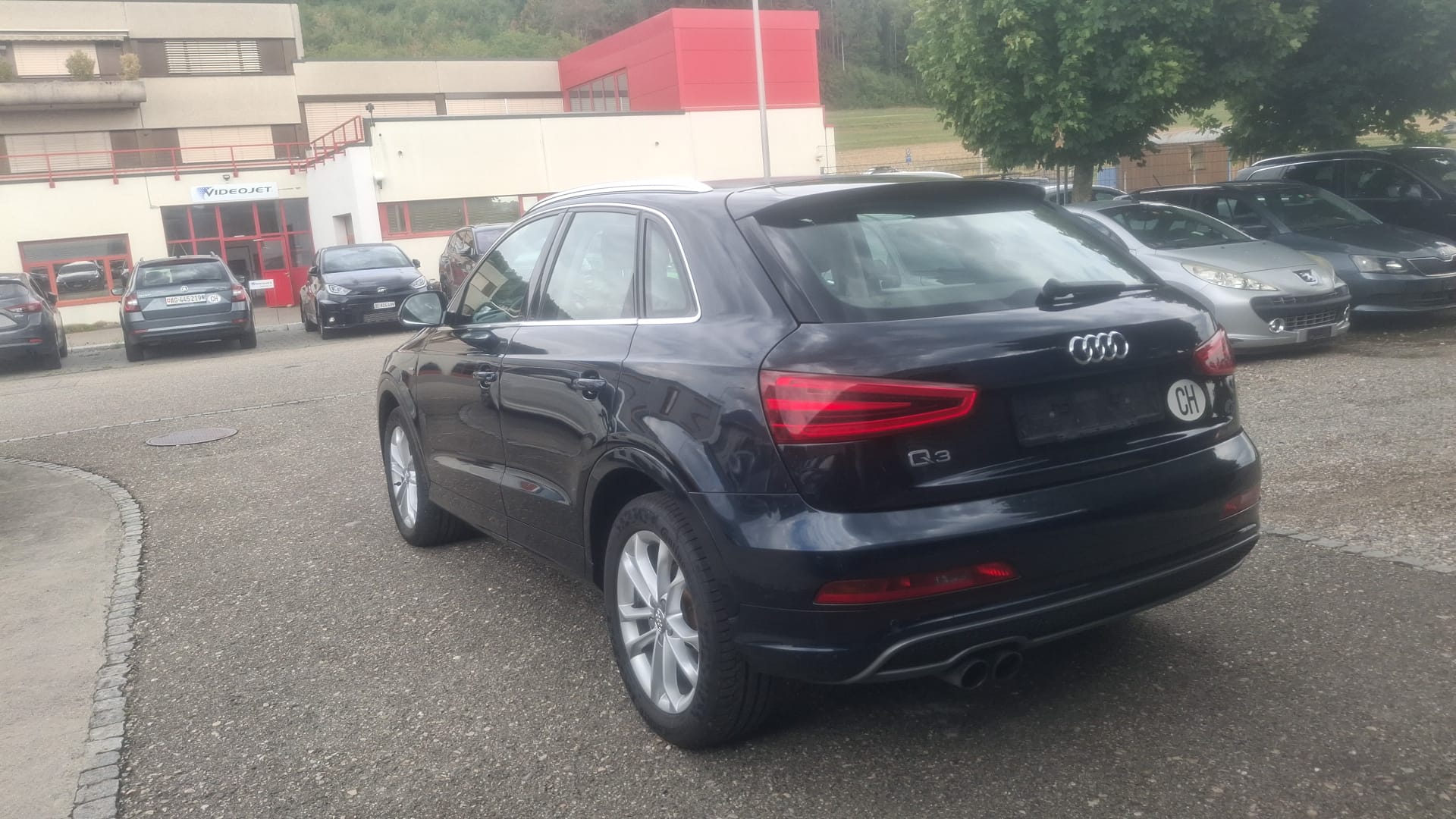 AUDI Q3 2.0 TDI quattro S-tronic-image-2