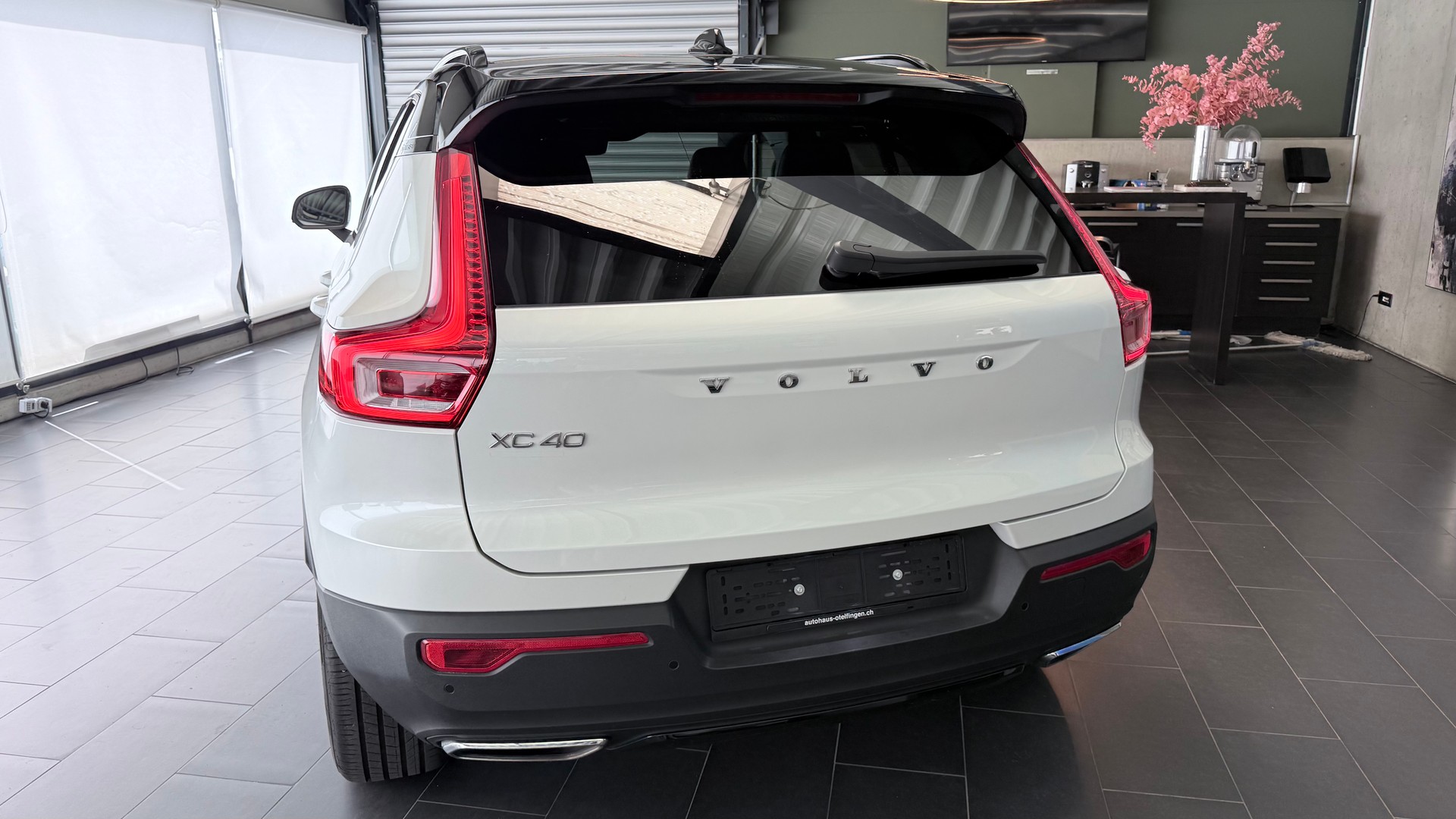 VOLVO XC40 2.0 T4 R-Design-image-21