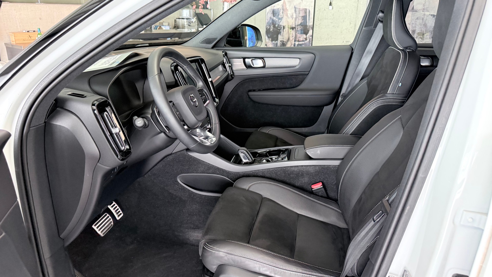 VOLVO XC40 2.0 T4 R-Design-image-10