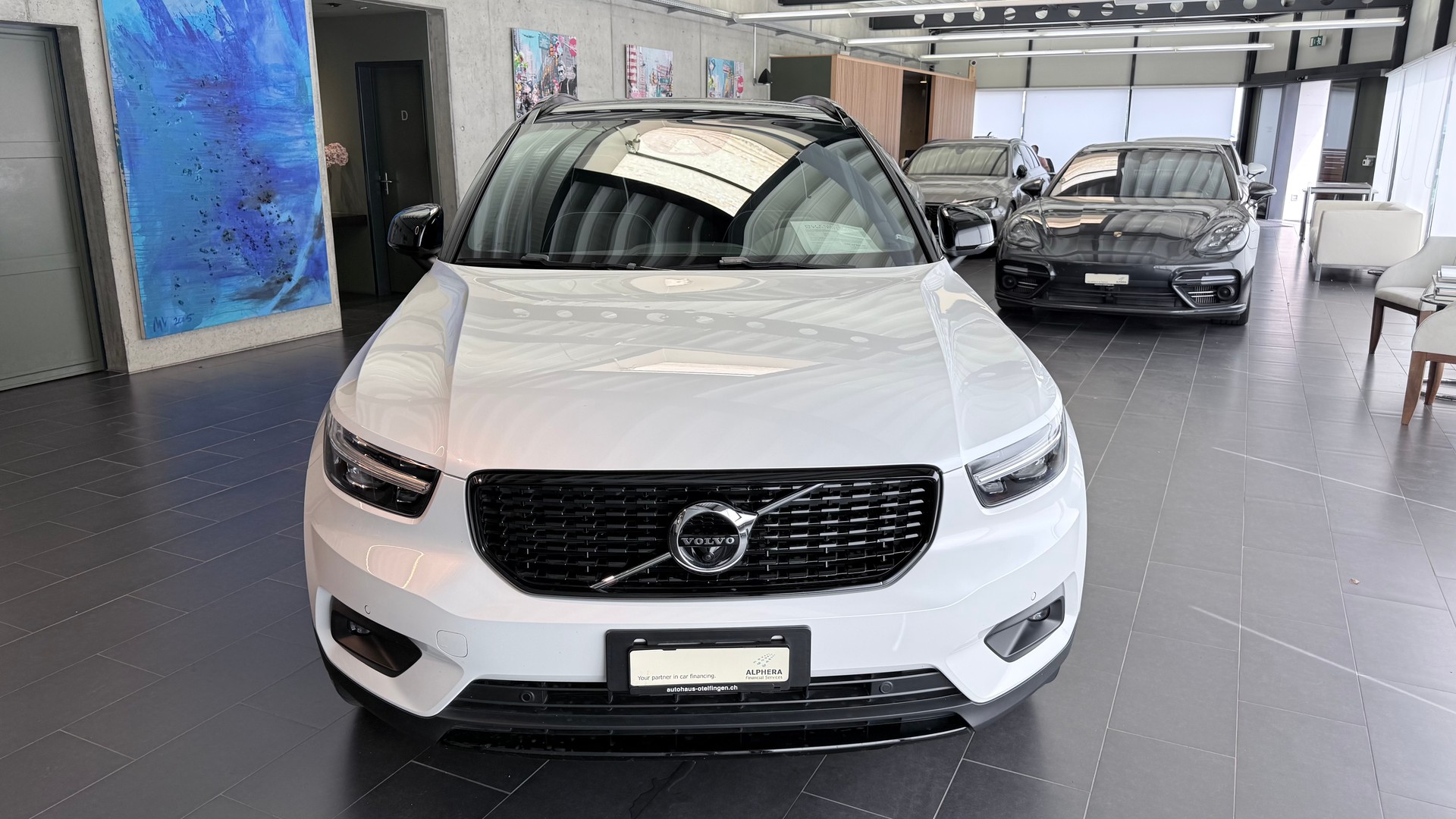 VOLVO XC40 2.0 T4 R-Design-image-3