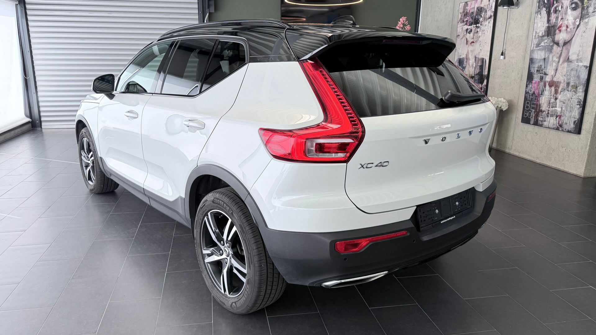 VOLVO XC40 2.0 T4 R-Design-image-16