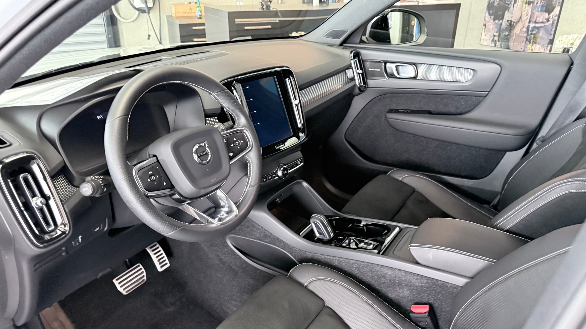 VOLVO XC40 2.0 T4 R-Design-image-9
