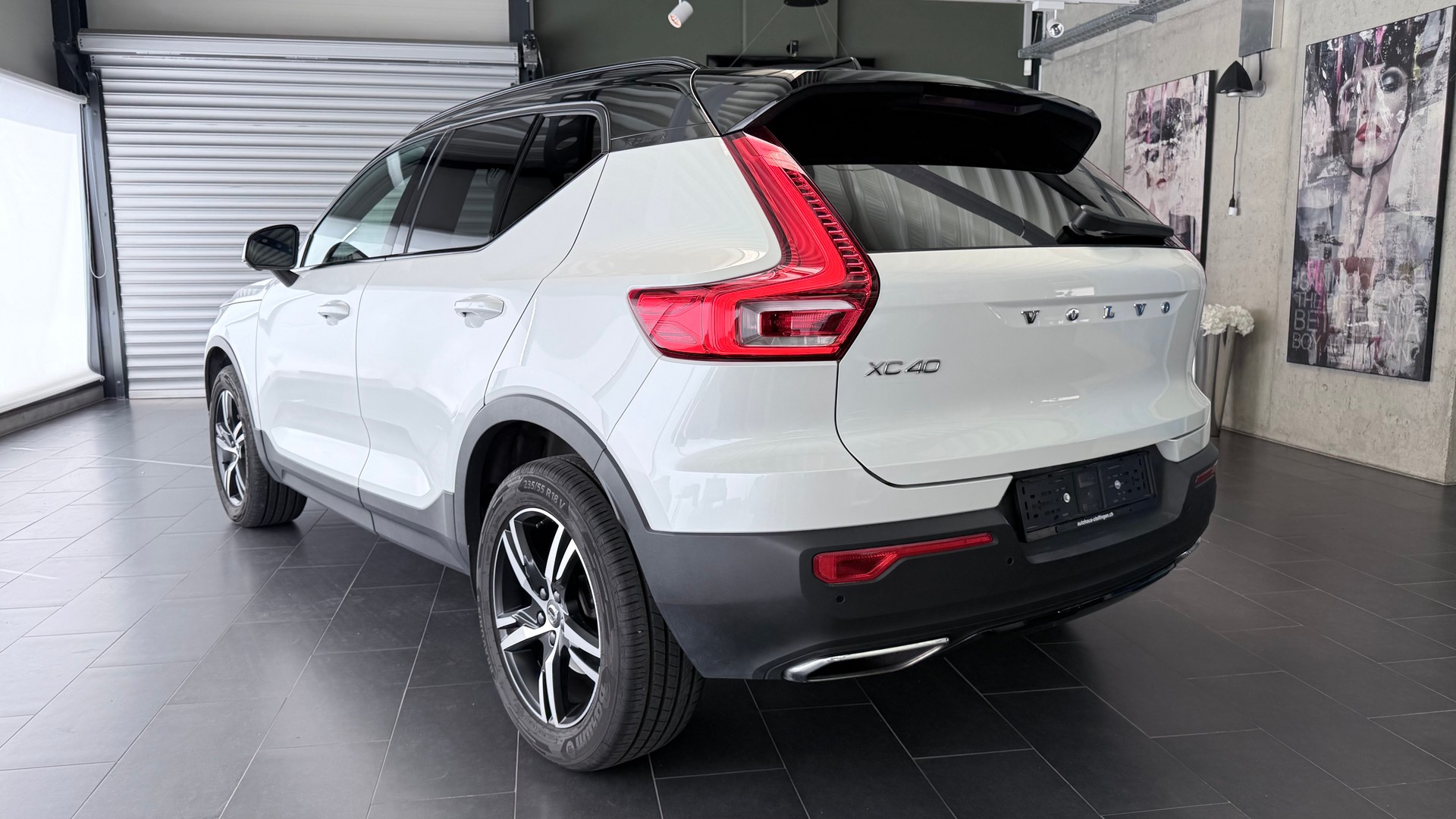 VOLVO XC40 2.0 T4 R-Design-image-18