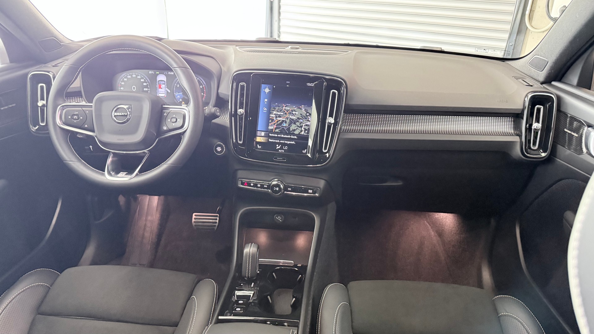 VOLVO XC40 2.0 T4 R-Design-image-20