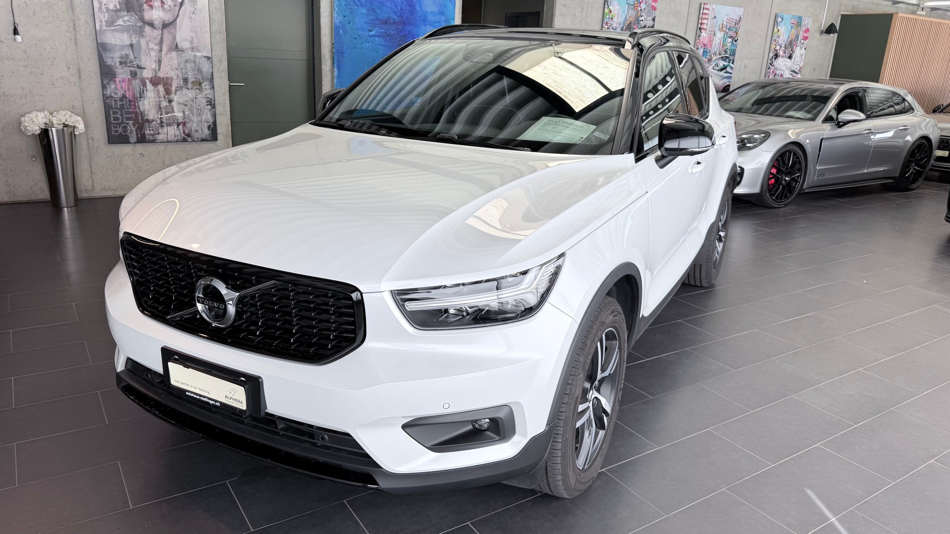 VOLVO XC40 2.0 T4 R-Design-image-5