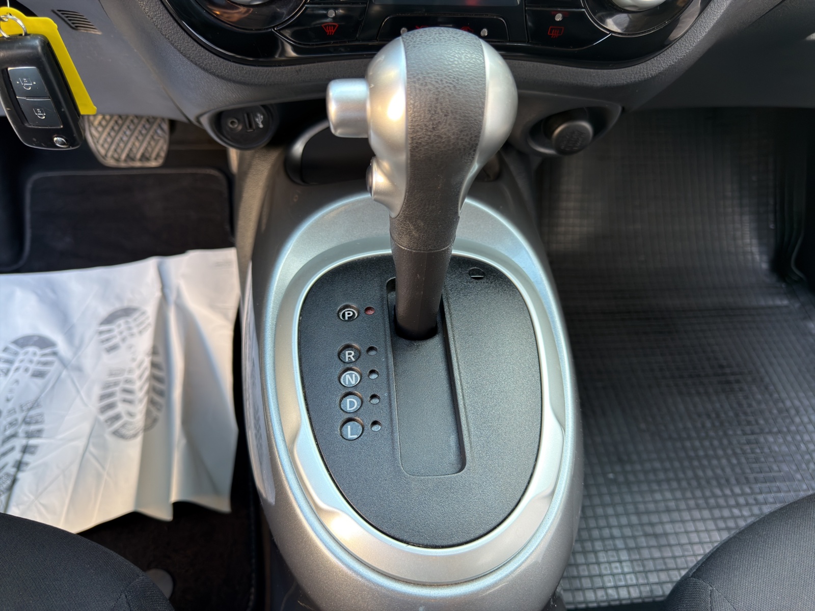 NISSAN Juke 1.6 tekna Xtronic CVT-image-15