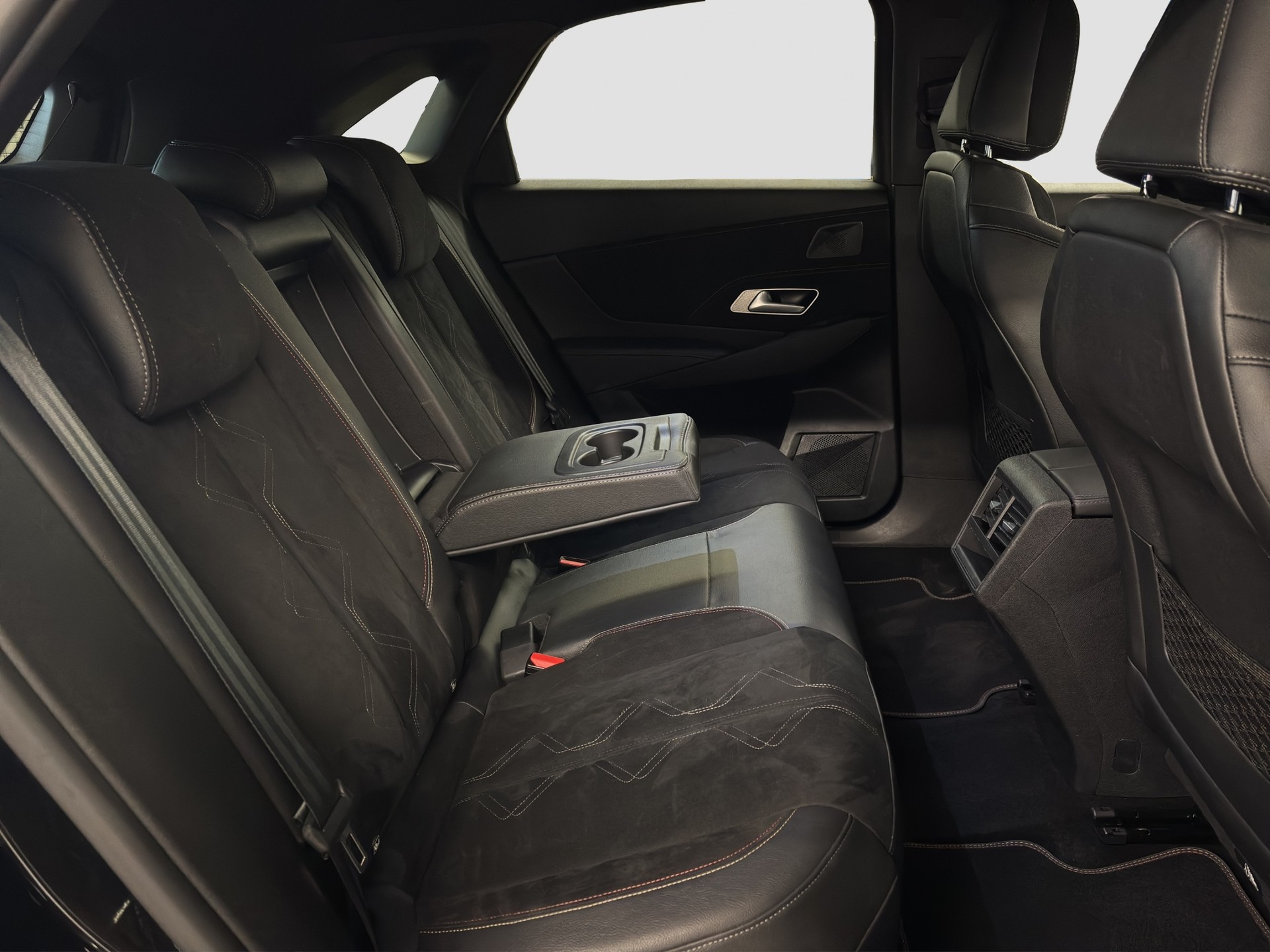 DS AUTOMOBILES DS 7 Crossback E-Tense 300 4x4 Ligne Noire-image-14