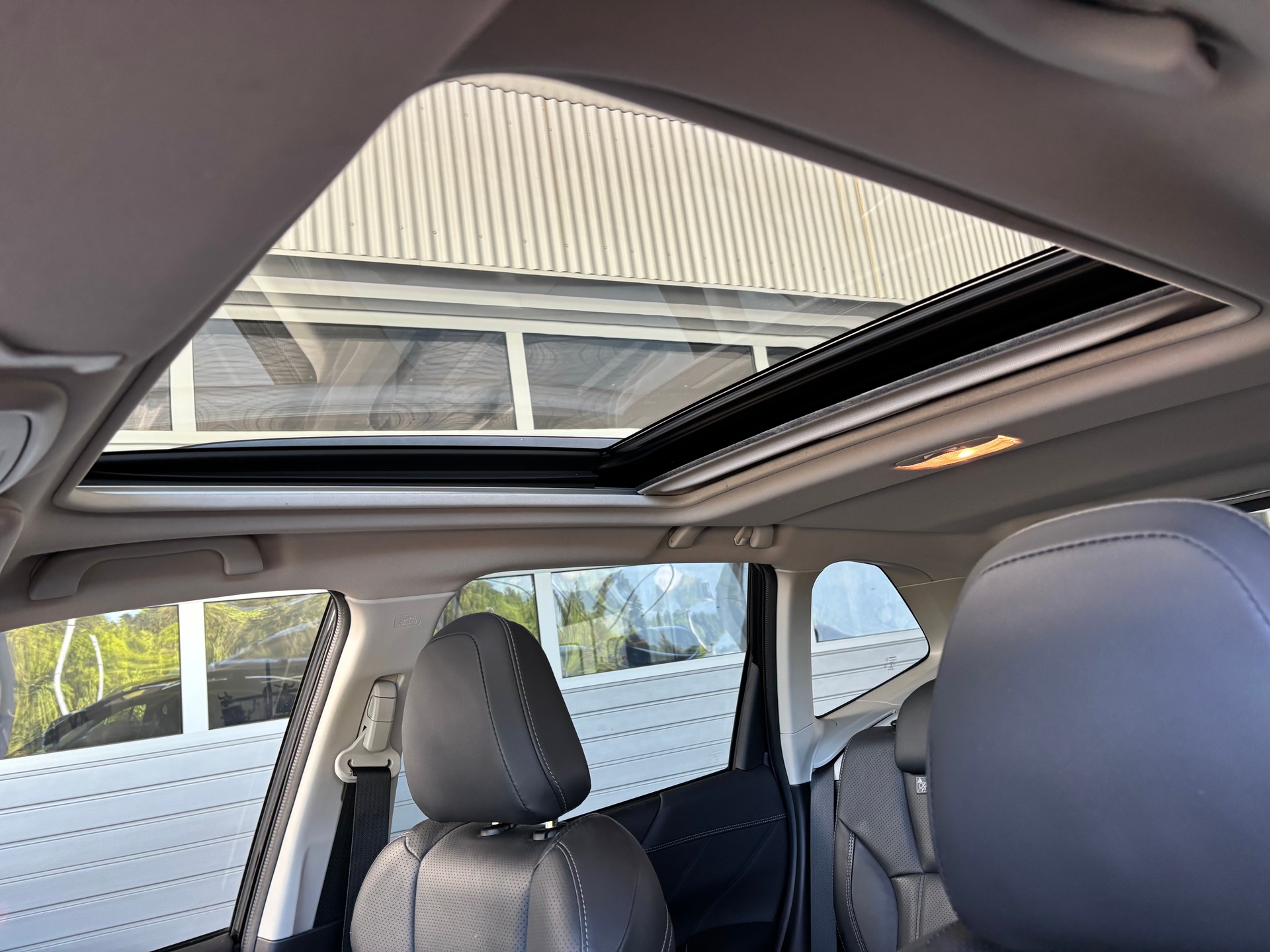 SUBARU Forester 2.0i e-Boxer Luxury Lineartronic-image-9