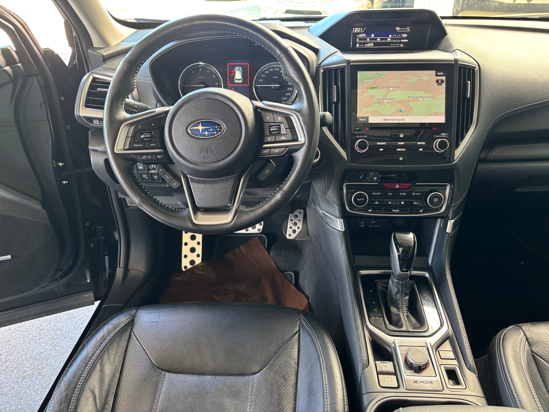 SUBARU Forester 2.0i e-Boxer Luxury Lineartronic-image-5