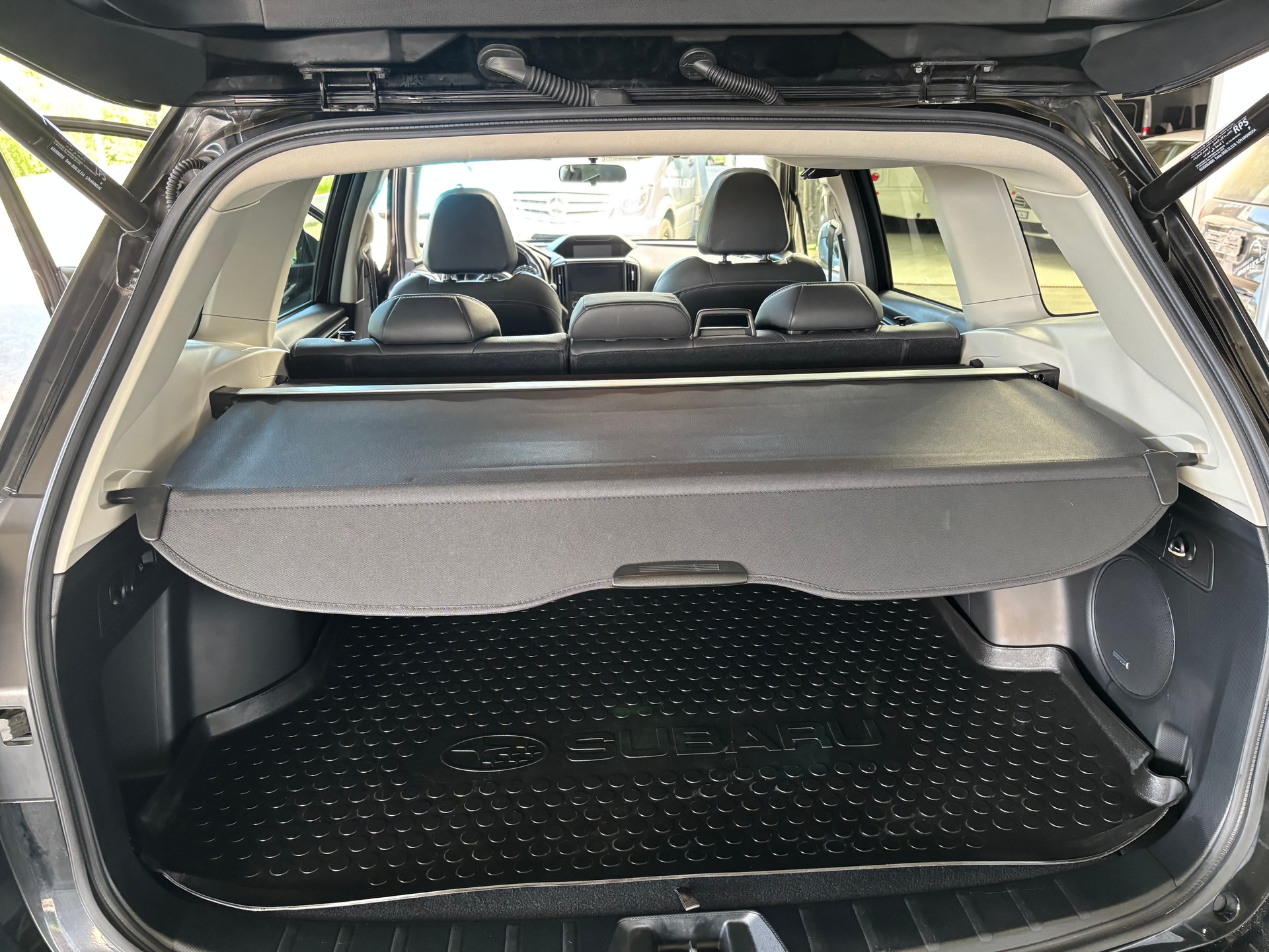 SUBARU Forester 2.0i e-Boxer Luxury Lineartronic-image-11