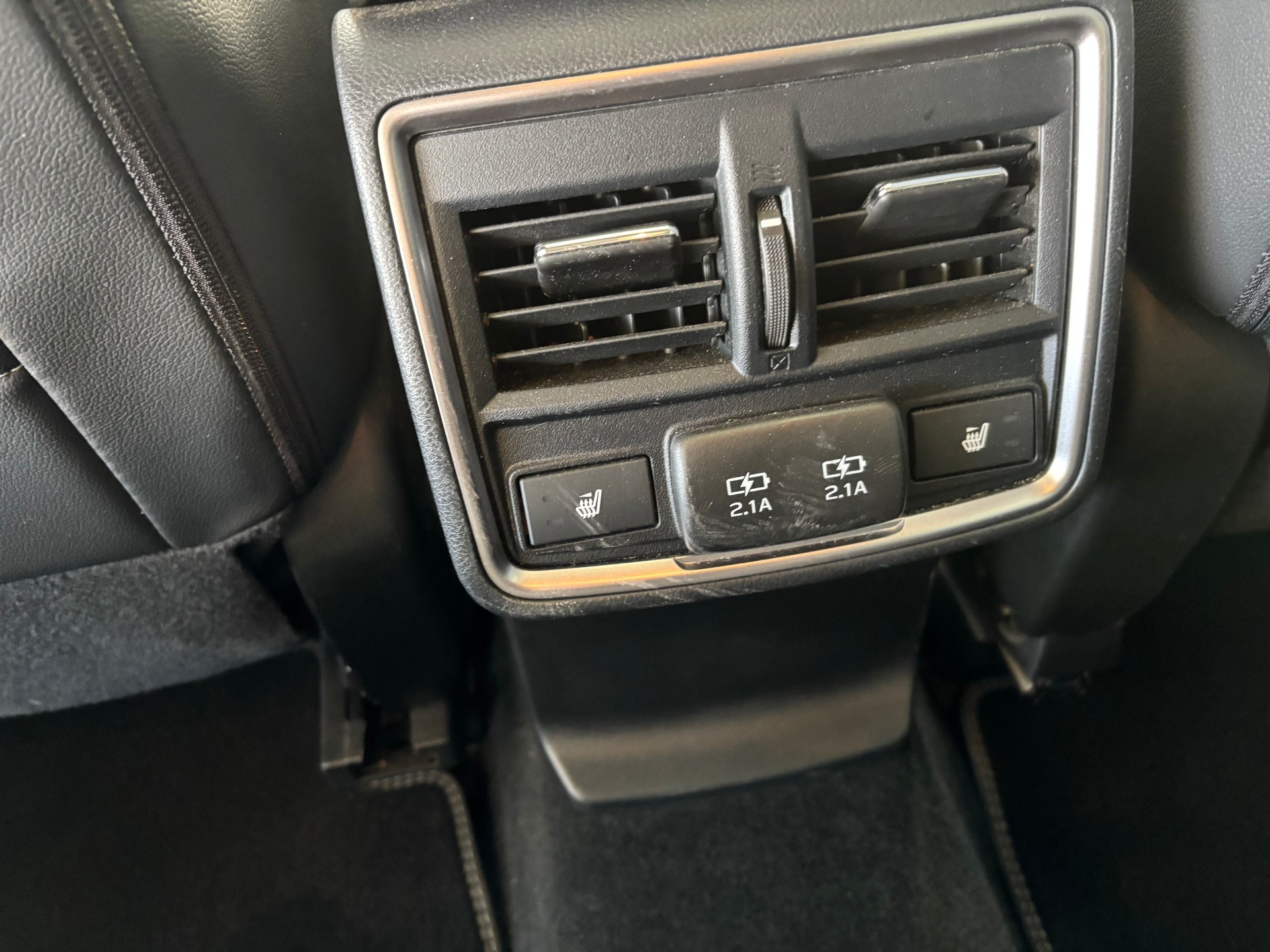 SUBARU Forester 2.0i e-Boxer Luxury Lineartronic-image-10