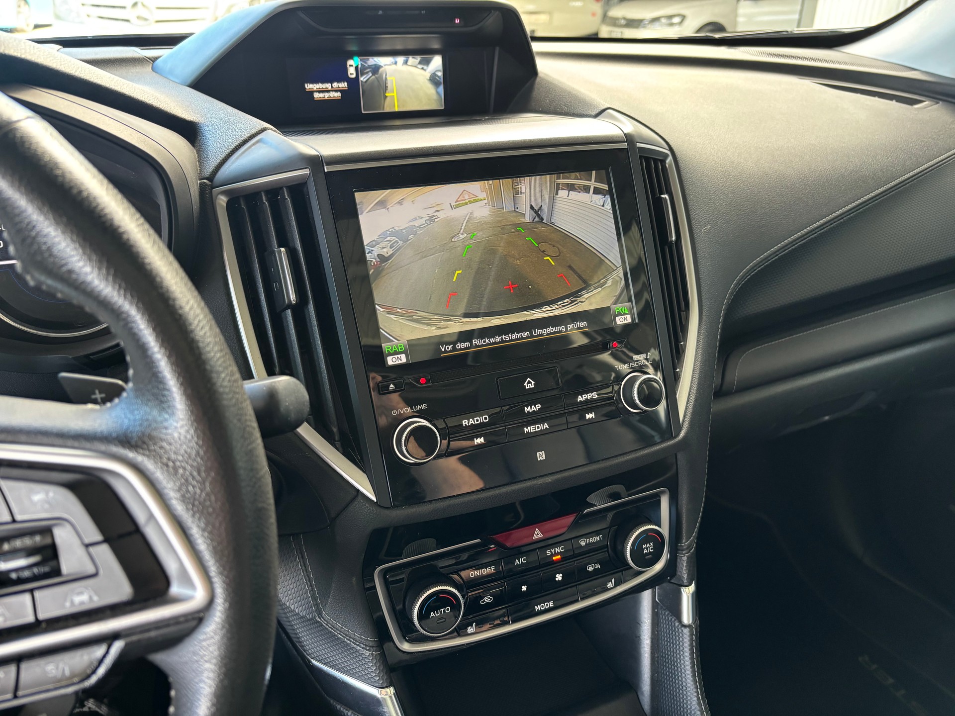 SUBARU Forester 2.0i e-Boxer Luxury Lineartronic-image-6