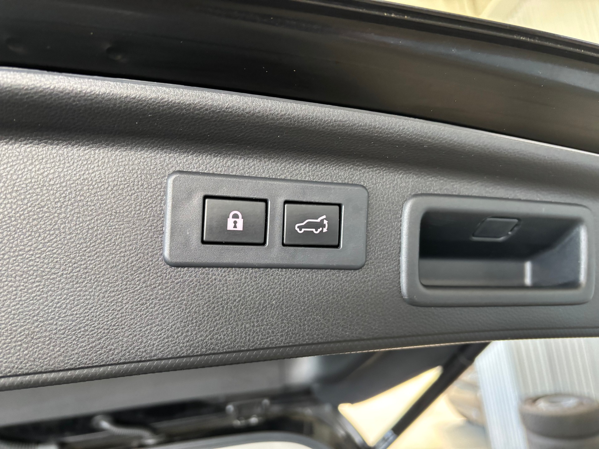 SUBARU Forester 2.0i e-Boxer Luxury Lineartronic-image-12