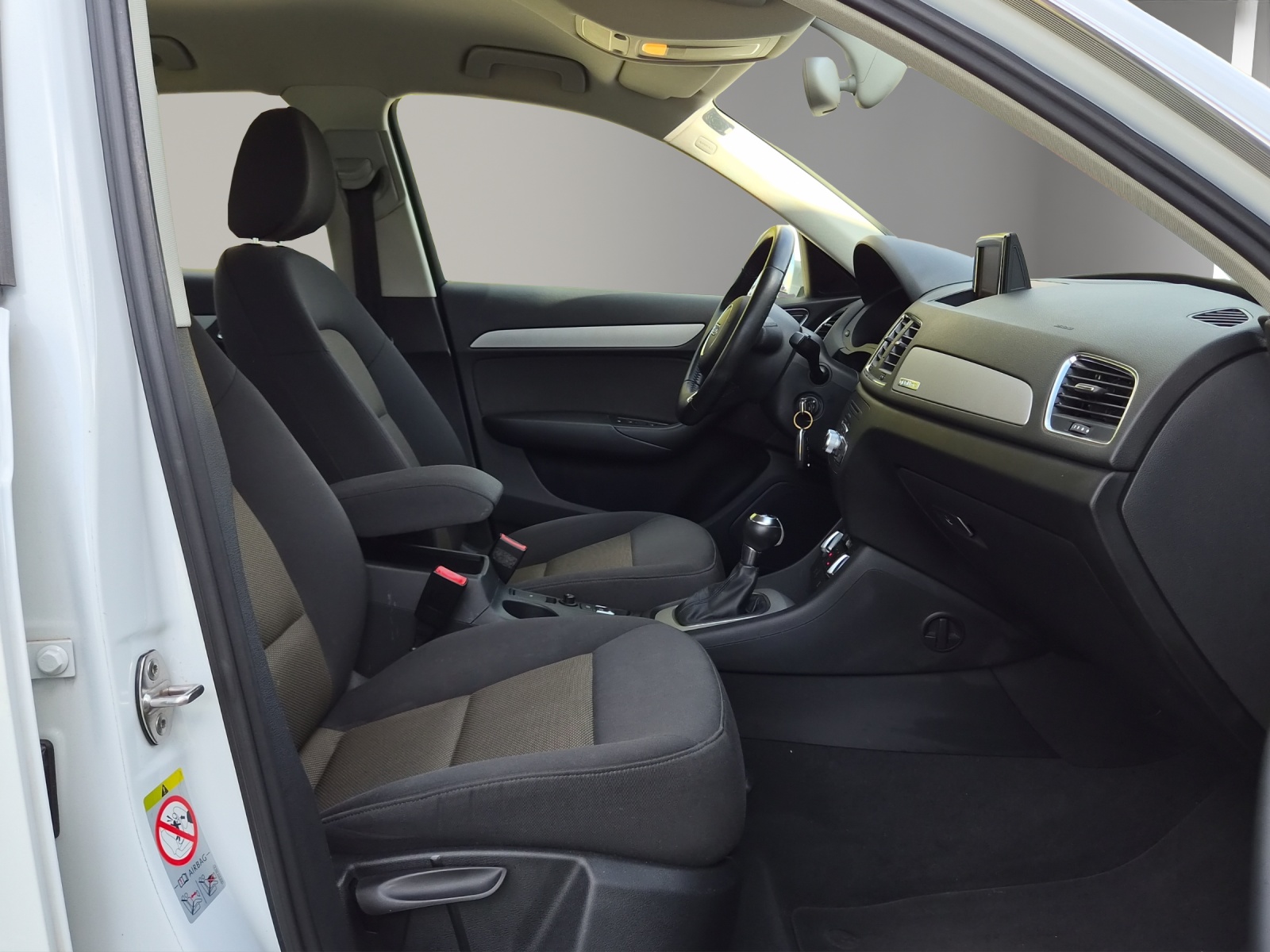 AUDI Q3 2.0 TFSI quattro S-tronic-image-12