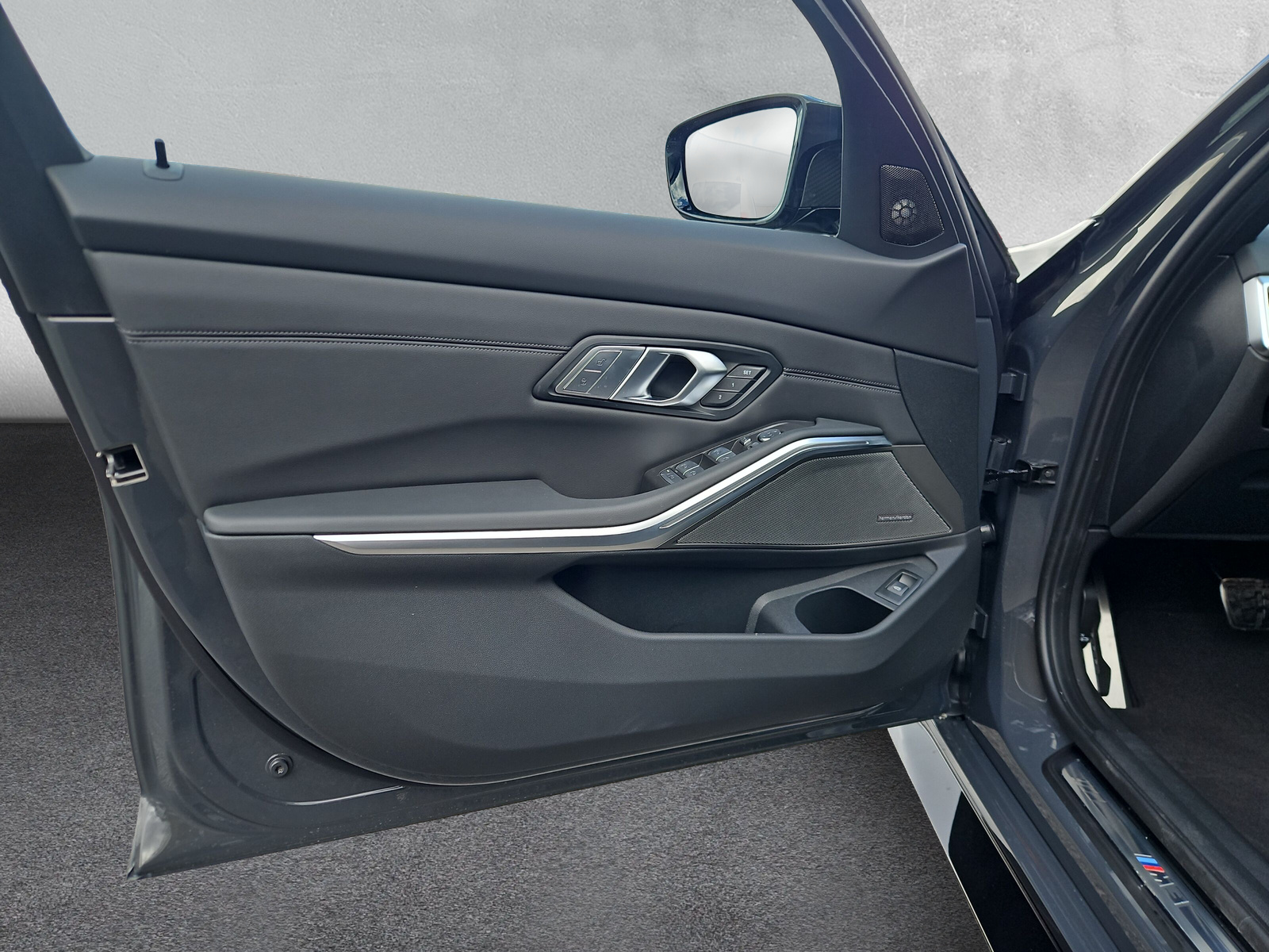 BMW M3 Competition M xDrive-image-16