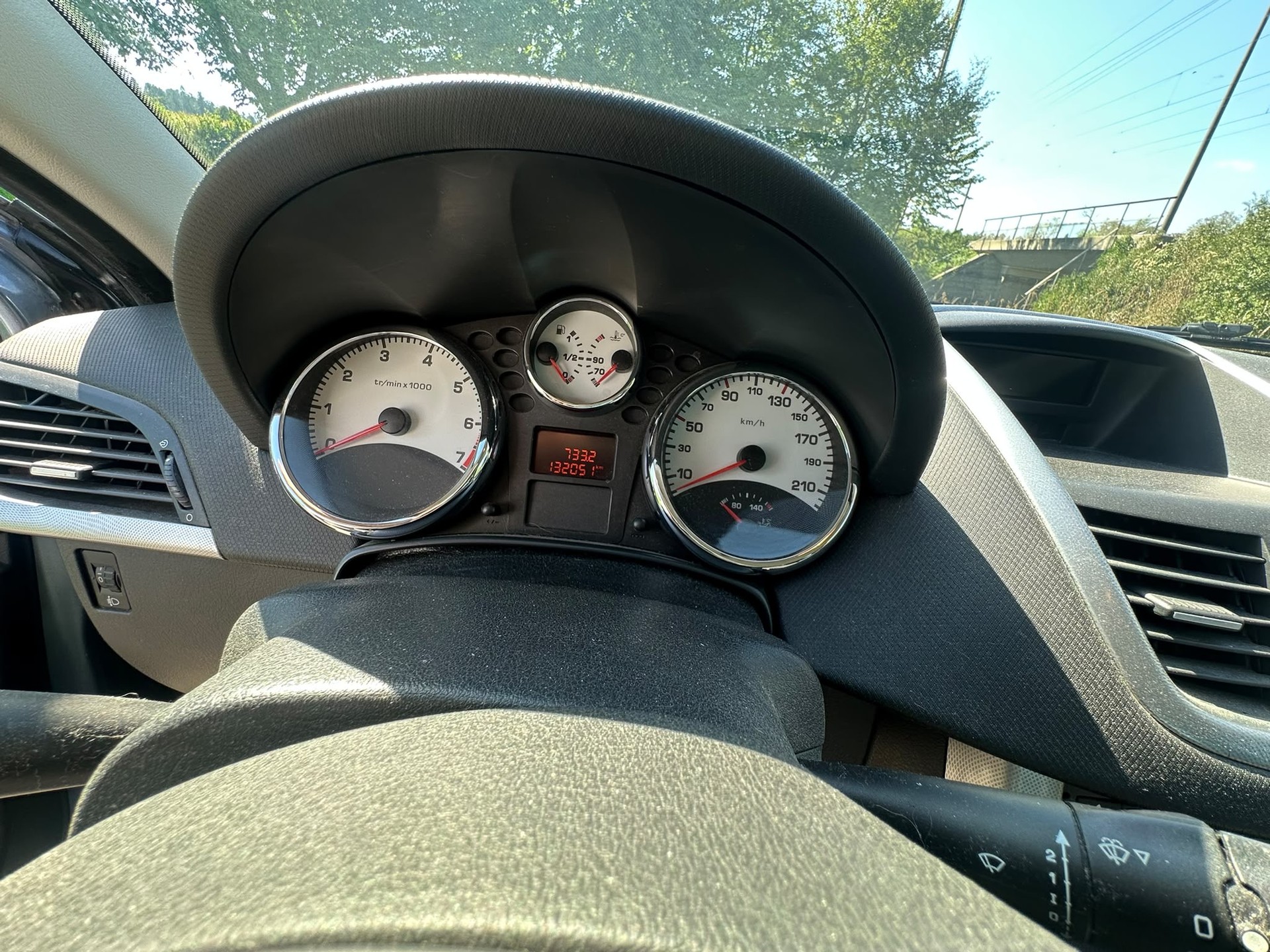 PEUGEOT 207 1.4 16V Trendy-image-8